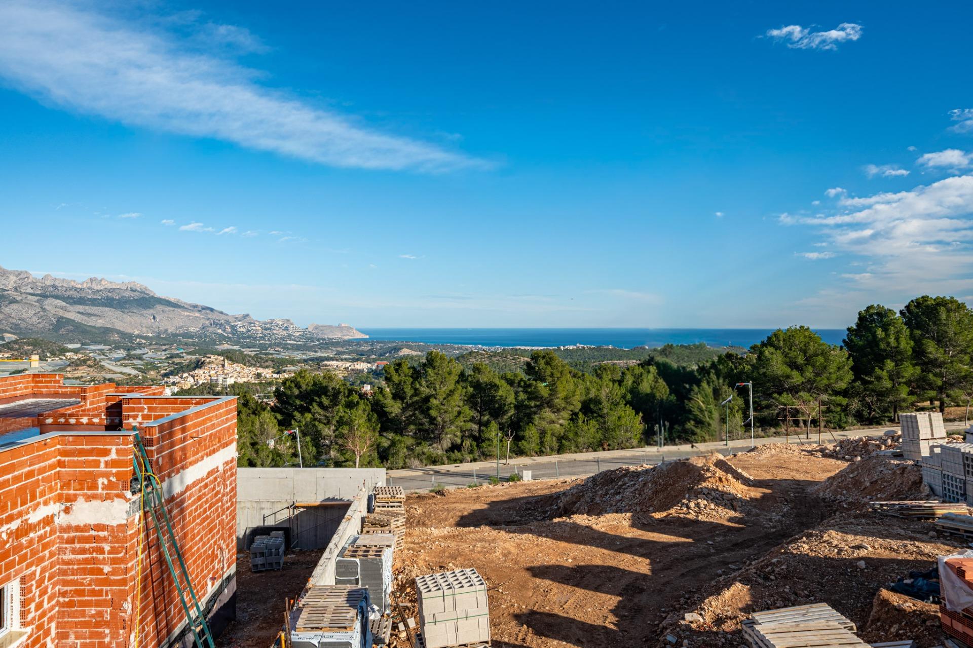Impresionante villa de obra nueva con vistas al mar y piscina privada en venta en Polop
