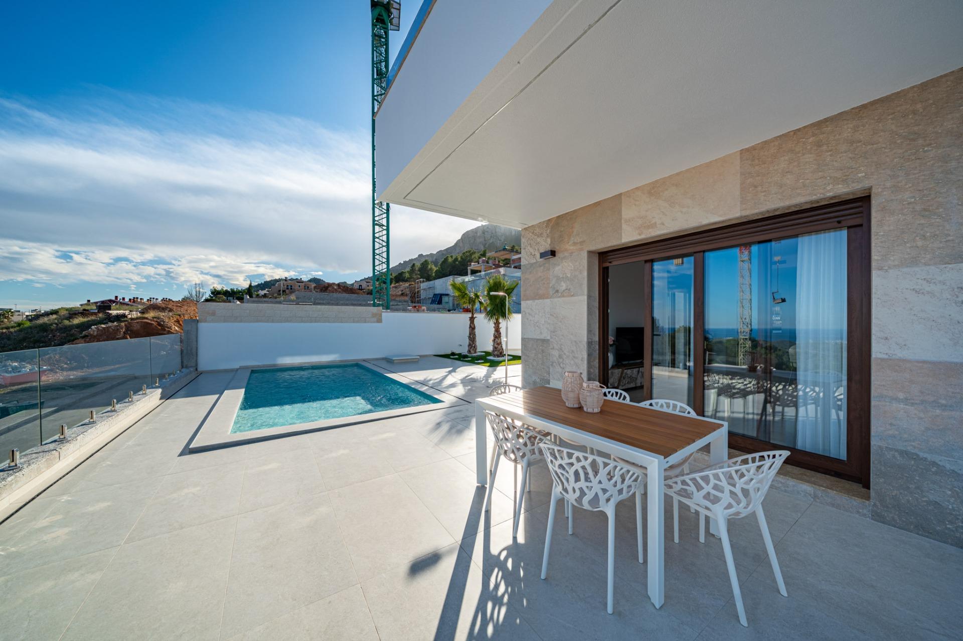 Impresionante villa de obra nueva con vistas al mar y piscina privada en venta en Polop