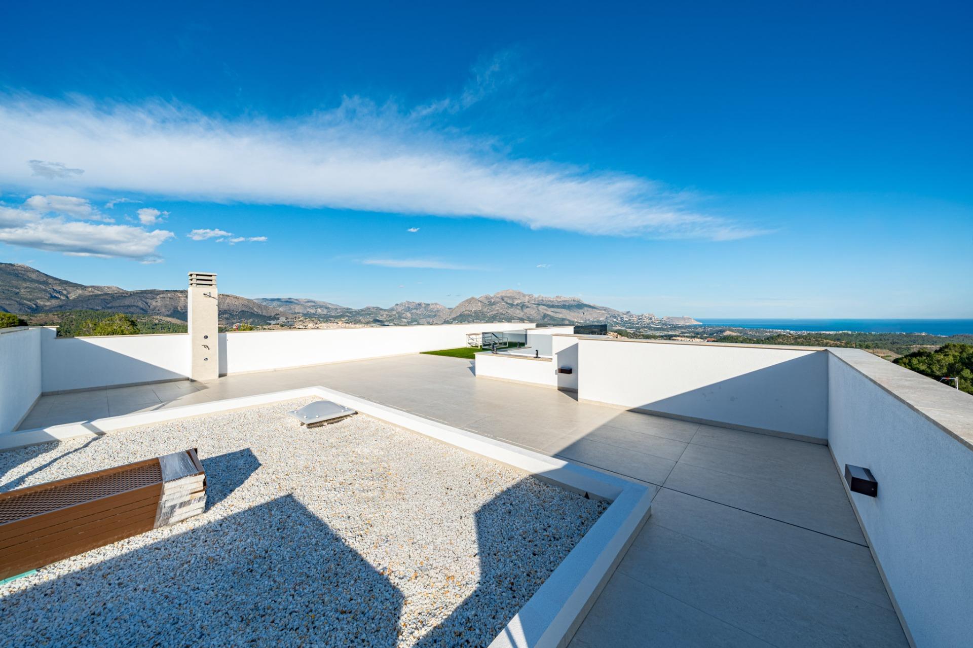 Impresionante villa de obra nueva con vistas al mar y piscina privada en venta en Polop
