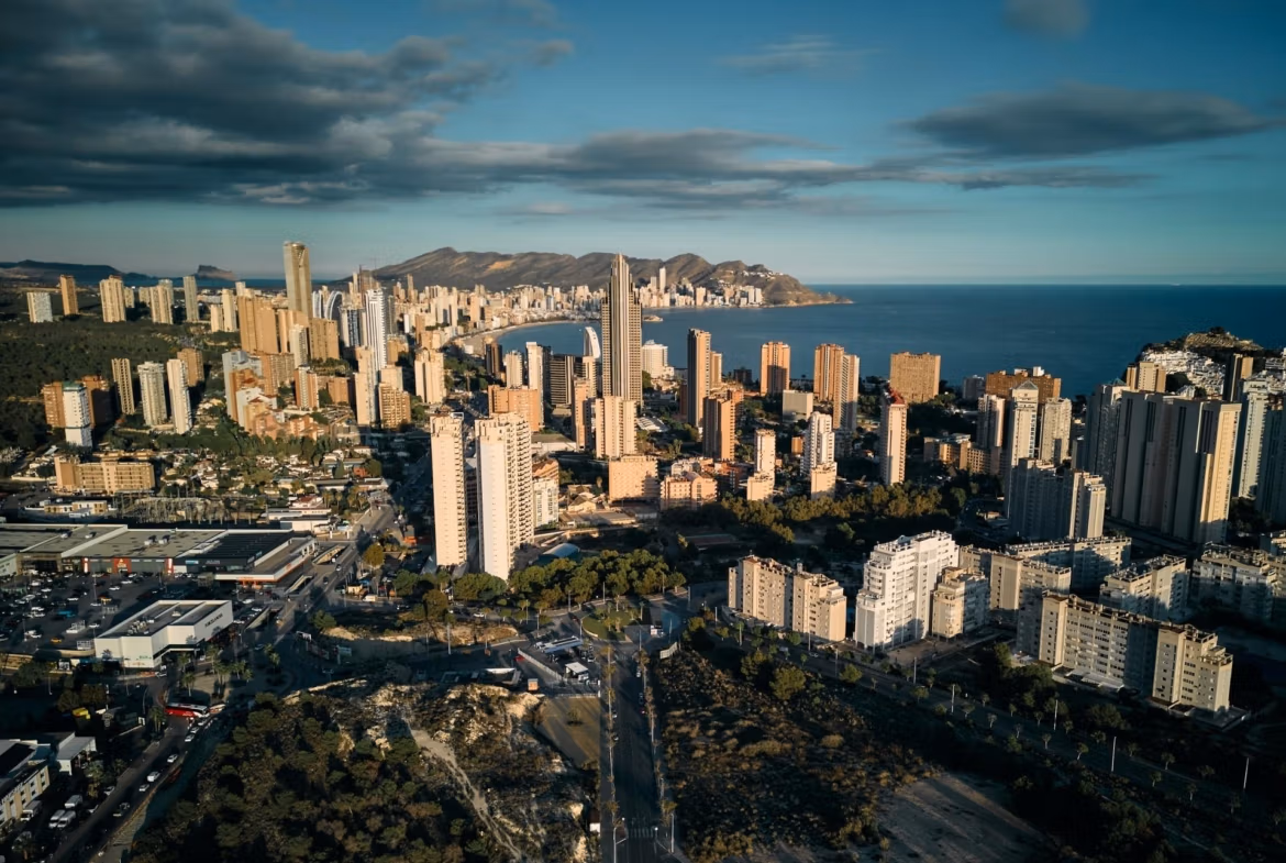 Aerial view of high-rise buildings and coastline in Cala de Finestrat, ideal for a new build 2-bedroom penthouse with solarium.