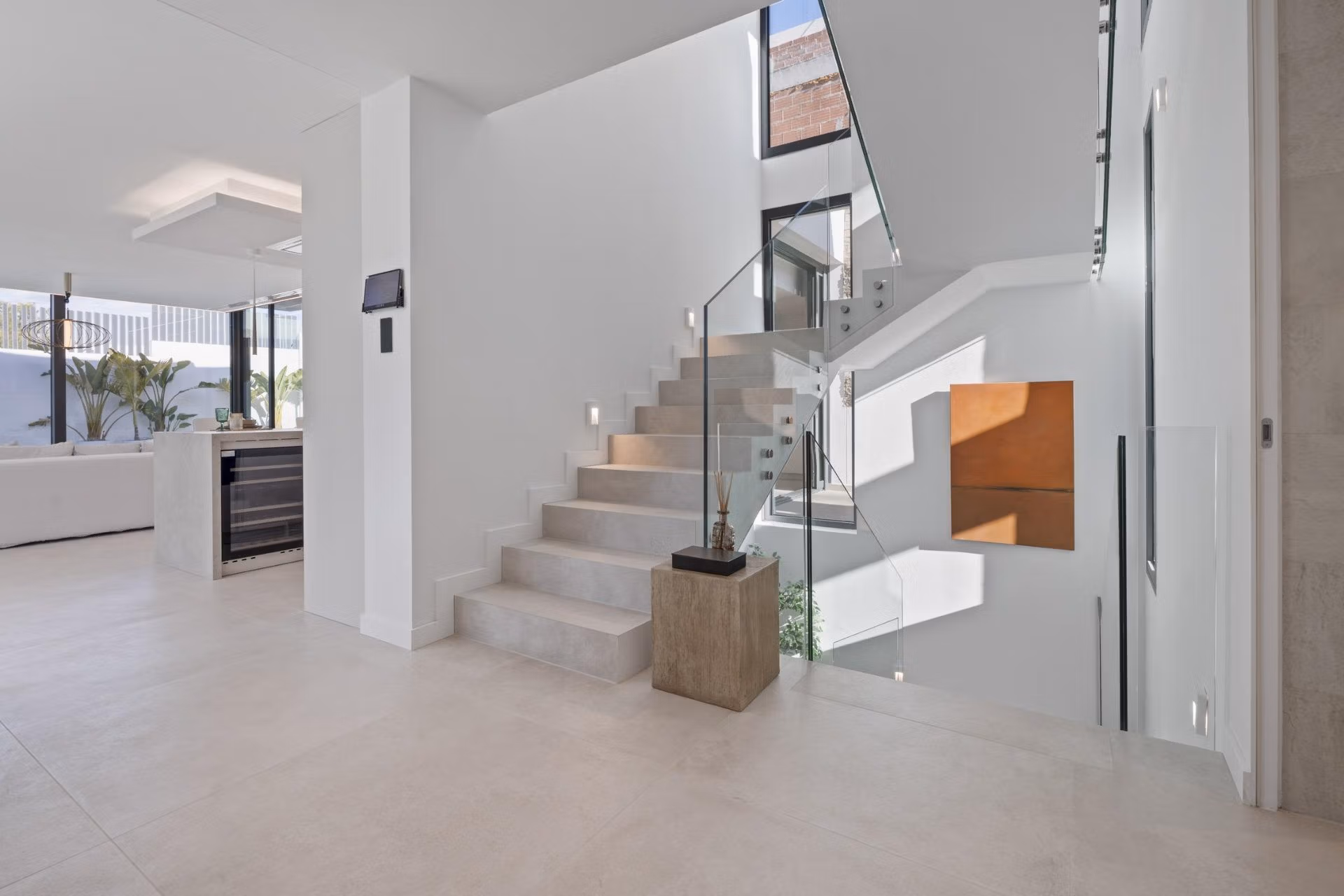 Luxury-New-Build-Villas-in-Rincon-de-Loix-Benidorm-with-Private-Pool-13 Просторная новая вилла с частным бассейном и подвалом на продажу в Rincón de Loix, Benidorm