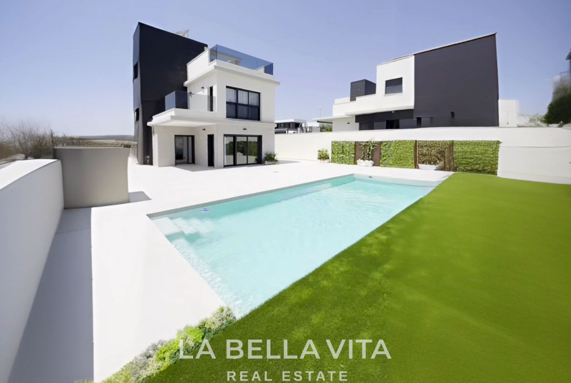 Luxury Villa with private pool by the beach for sale in Campoamor, Orihuela Costa – 1