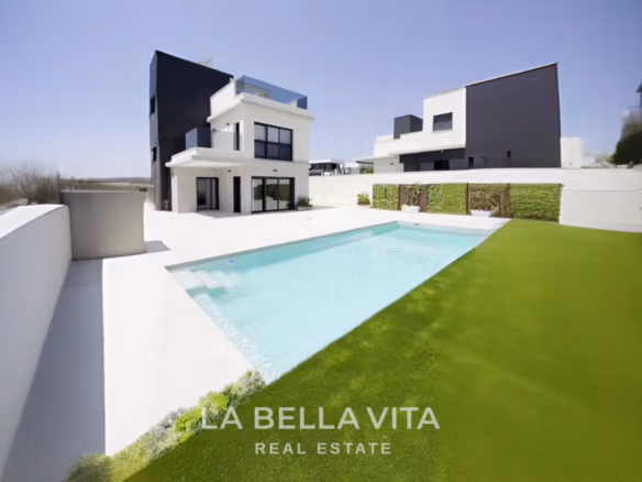 Modern 4-bedroom new build villa with private pool and spacious terrace, located near the beach in Campoamor.