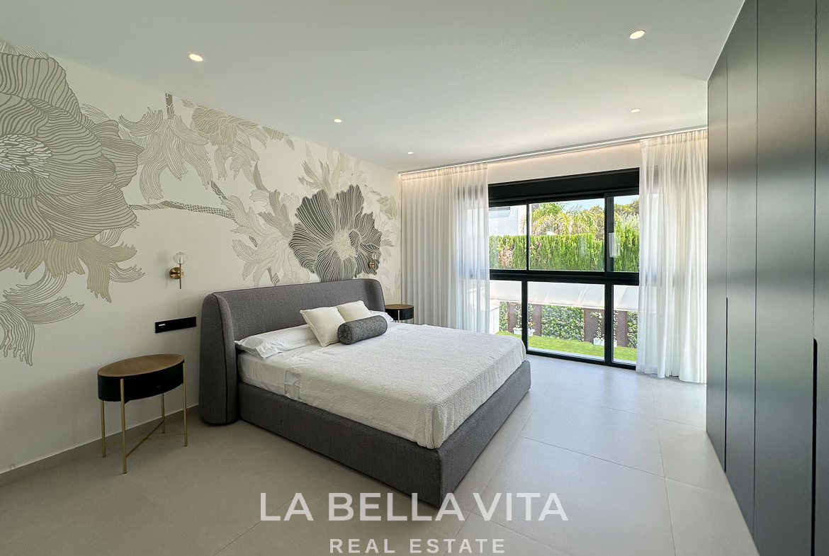 Luxury Villa with private pool by the beach for sale in Campoamor, Orihuela Costa – 12