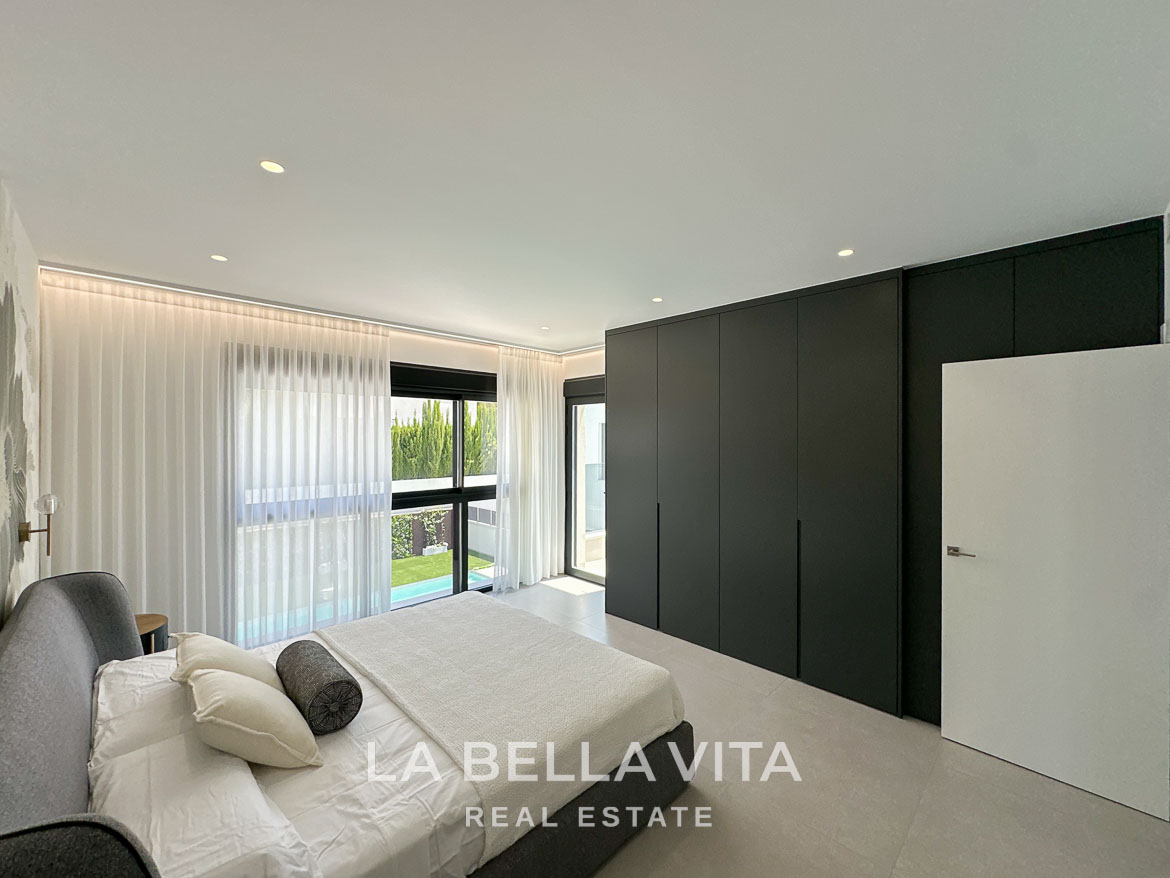 Luxury Villa with private pool by the beach for sale in Campoamor, Orihuela Costa – 13 Impressive 4 Bedroom New Build Villa with Private Pool for Sale 250m from the Beach in Campoamor