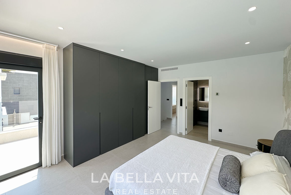 Luxury Villa with private pool by the beach for sale in Campoamor, Orihuela Costa – 14