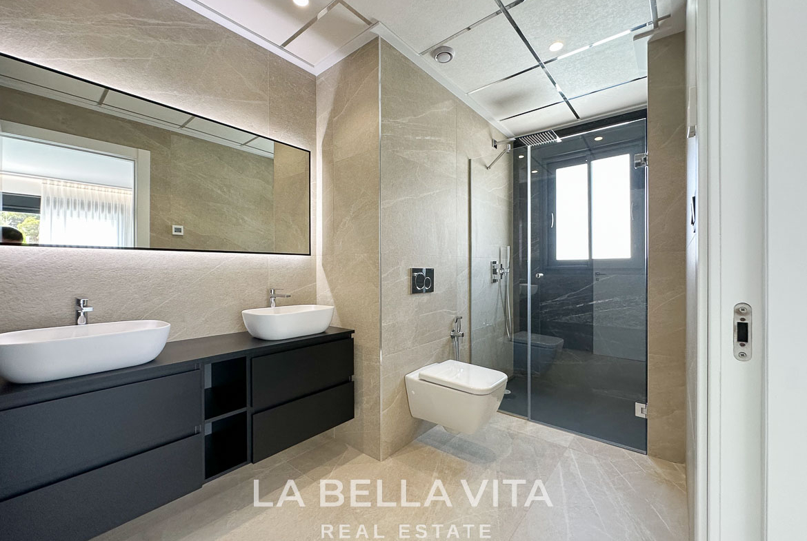 Luxury Villa with private pool by the beach for sale in Campoamor, Orihuela Costa – 15