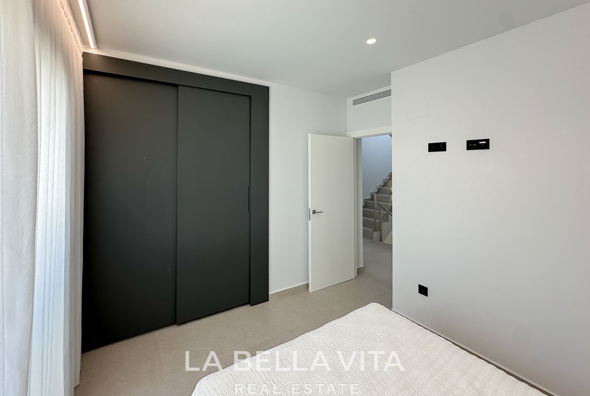 Luxury Villa with private pool by the beach for sale in Campoamor, Orihuela Costa – 17