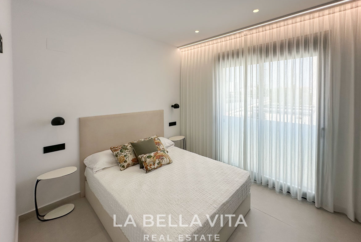 Luxury Villa with private pool by the beach for sale in Campoamor, Orihuela Costa – 18