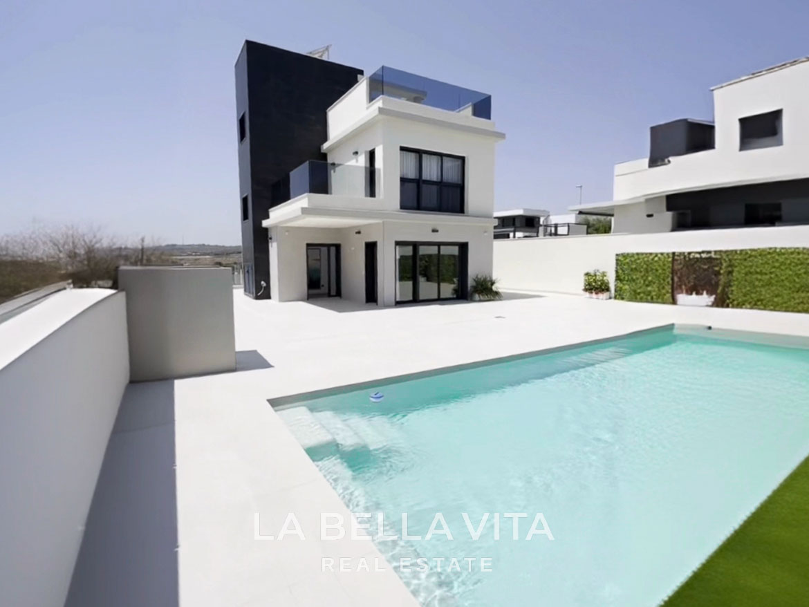 Luxury Villa with private pool by the beach for sale in Campoamor, Orihuela Costa – 2 Impressive 4 Bedroom New Build Villa with Private Pool for Sale 250m from the Beach in Campoamor