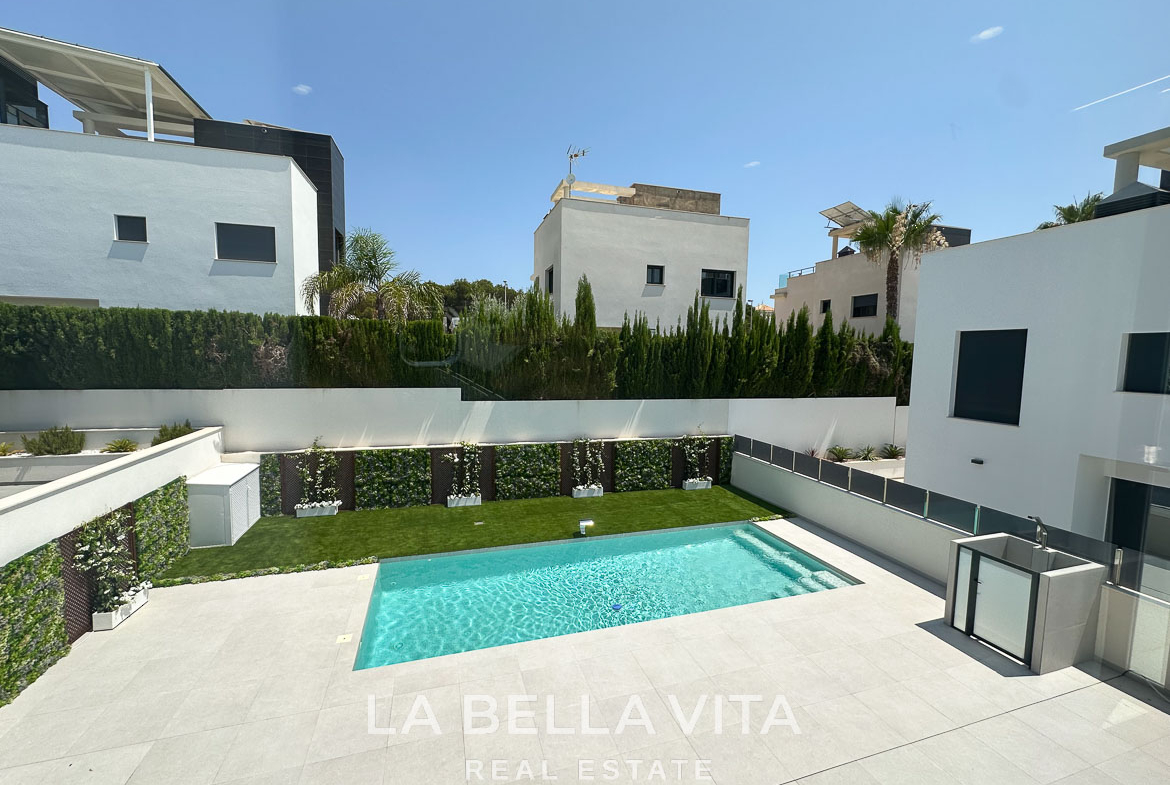 Luxury Villa with private pool by the beach for sale in Campoamor, Orihuela Costa – 5