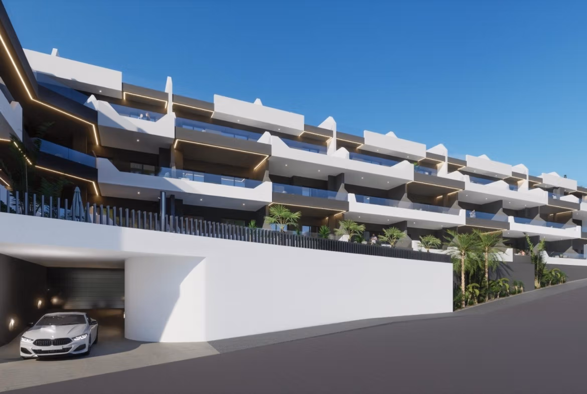 Modern white exterior of Neubau 2 Schlafzimmer Apartment complex in Benijofar, Alicante mit balconies und underground parking.