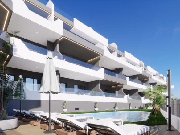Exterior view of modern Neubau 3 Schlafzimmer Apartment mit Pool und sun loungers in Benijofar, Costa Blanca Süd