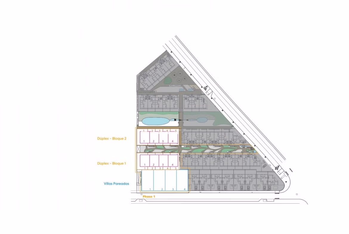 NEW-BUILD-RESIDENCIAL-IN-LOS-BALCONES-TORREVIEJA-14 Site plan showing layout of apartments, solarium, pool, and green areas in Los Balcones, Torrevieja top floor apartment complex