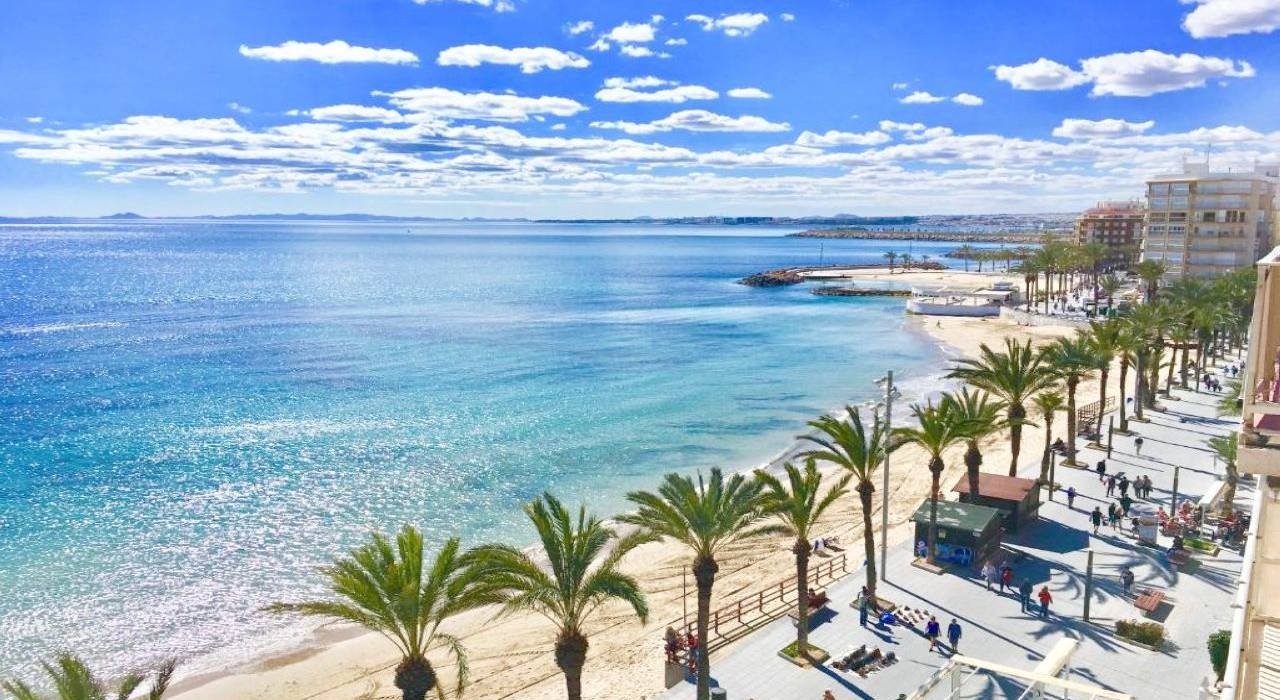 Key Ready Top Floor Apartment with Solarium for Sale in Los Balcones, Torrevieja