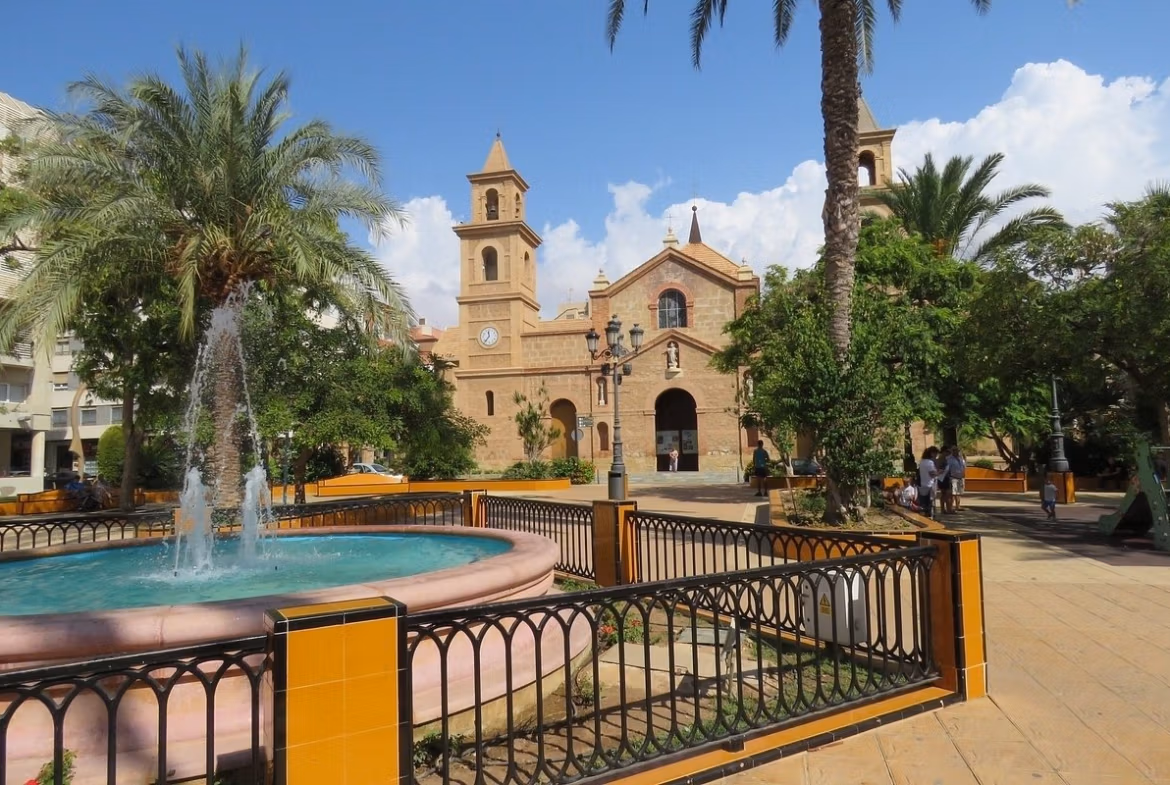 NEW-BUILD-RESIDENCIAL-IN-LOS-BALCONES-TORREVIEJA-18 Central plaza with fountain and church near the top floor apartment for sale in Los Balcones, Torrevieja