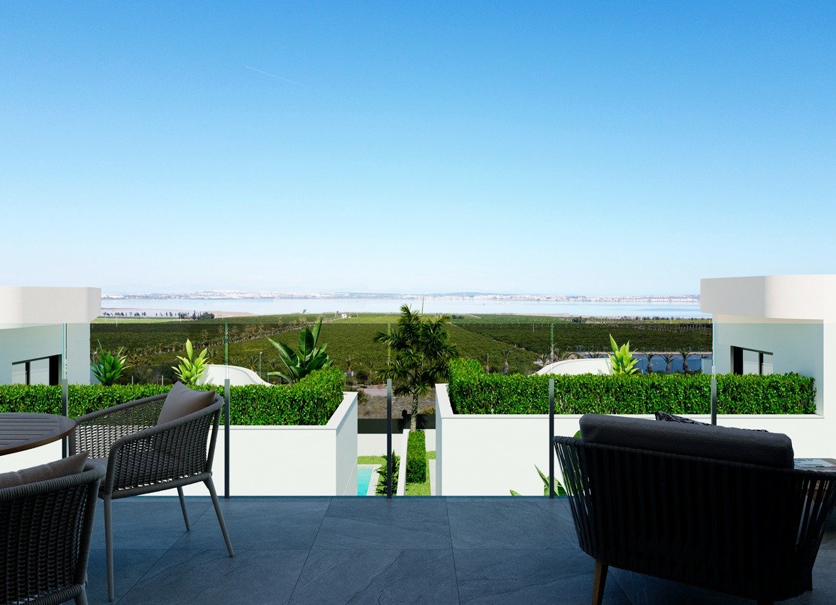 Key Ready Top Floor Apartment with Solarium for Sale in Los Balcones, Torrevieja