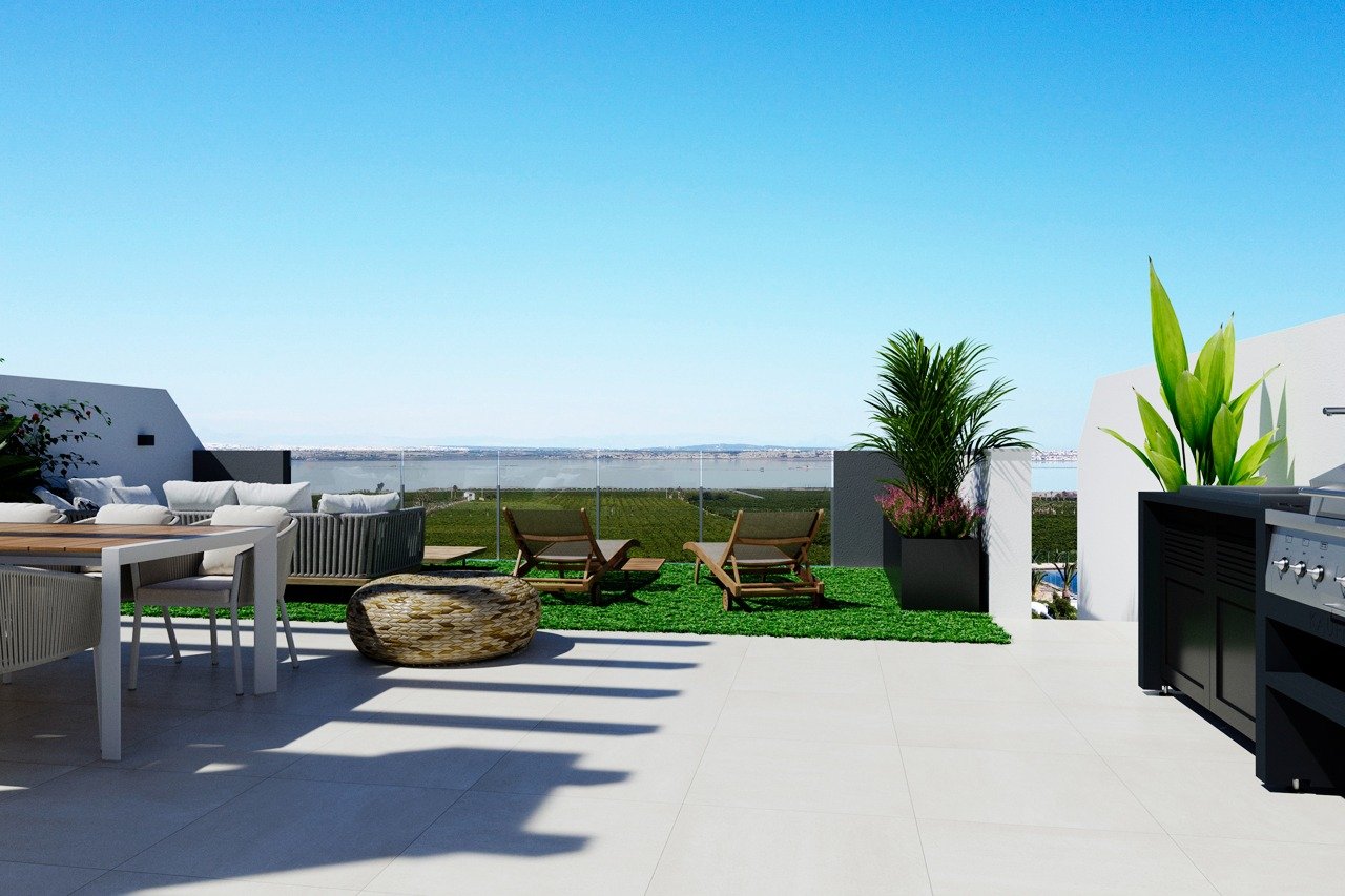 Key Ready Top Floor Apartment with Solarium for Sale in Los Balcones, Torrevieja