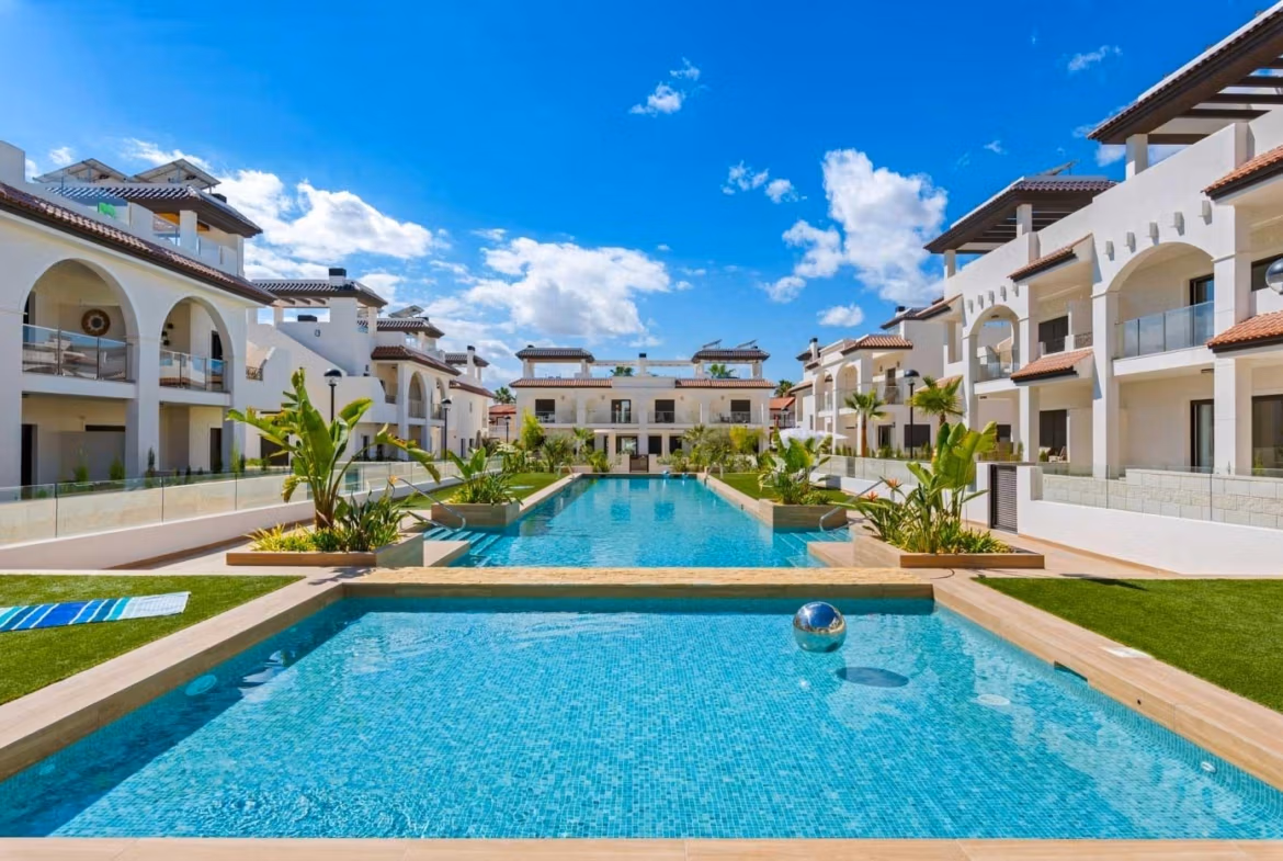 NEW-BUILD-RESIDENTIAL-COMPLEX-IN-ROJALES-3