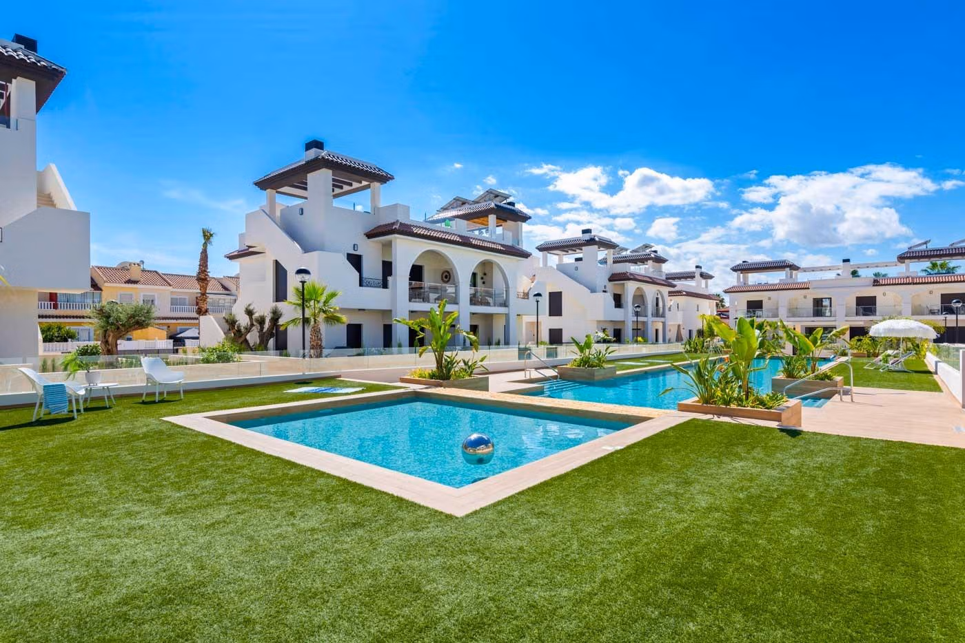 NEW-BUILD-RESIDENTIAL-COMPLEX-IN-ROJALES-4 Licht nieuwbouwpenthouse met solarium te koop in Rojales