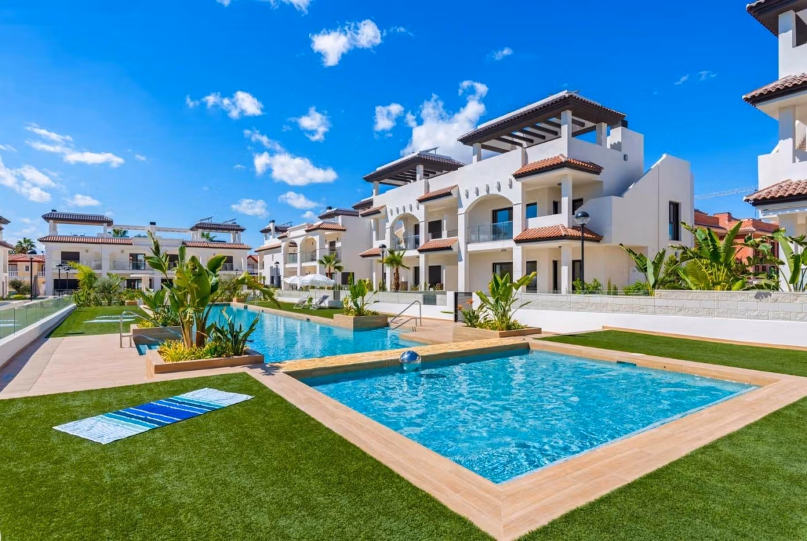 NEW-BUILD-RESIDENTIAL-COMPLEX-IN-ROJALES-5