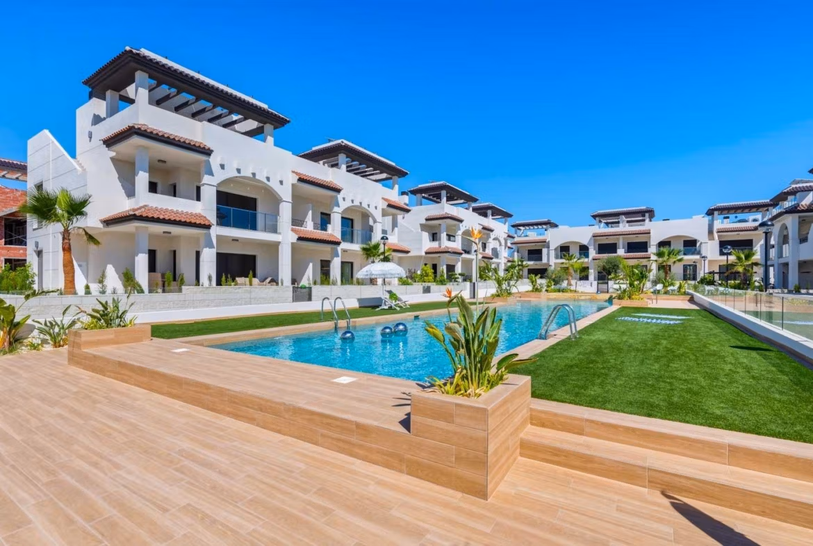 NEW-BUILD-RESIDENTIAL-COMPLEX-IN-ROJALES-6