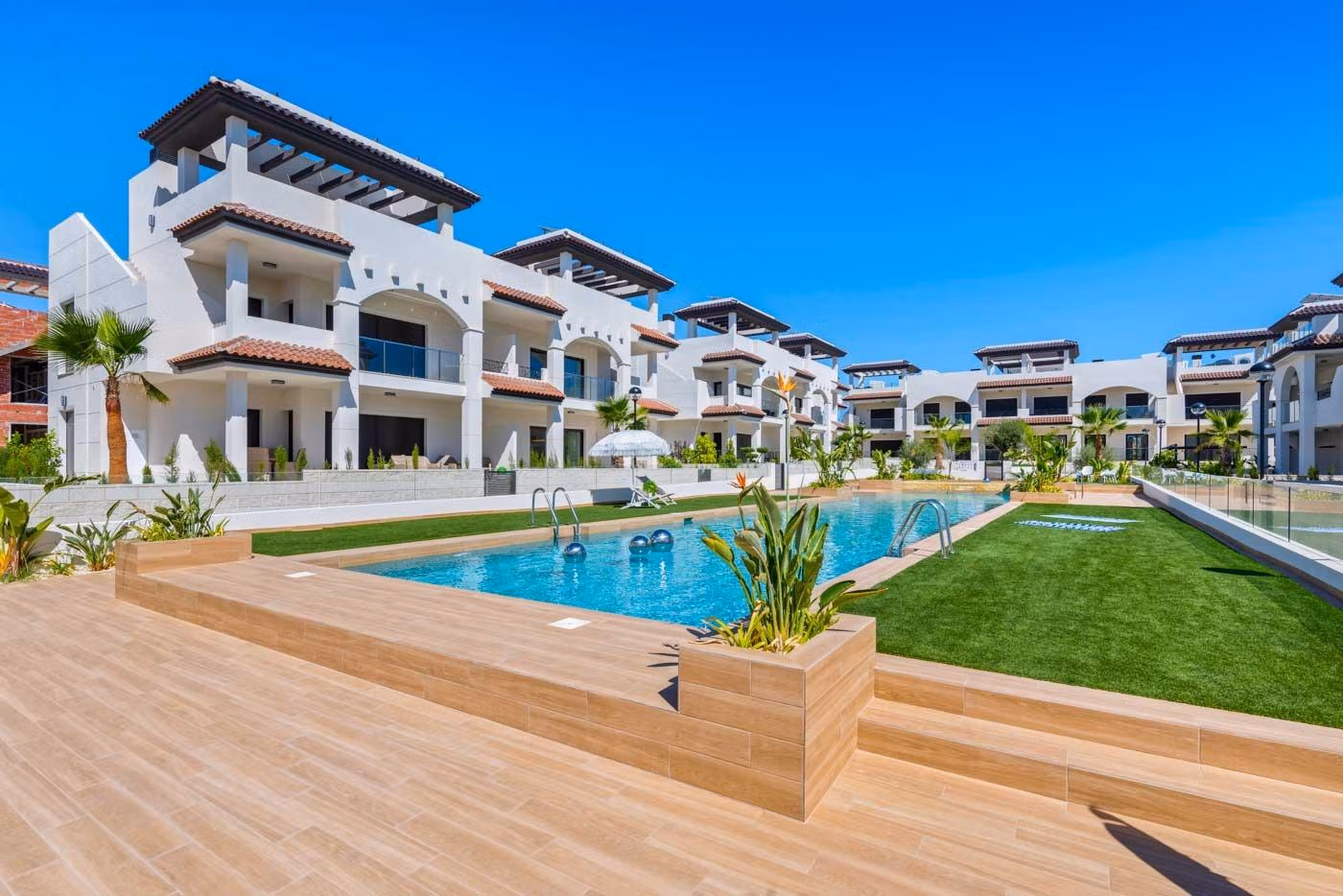 NEW-BUILD-RESIDENTIAL-COMPLEX-IN-ROJALES-6 Licht nieuwbouwpenthouse met solarium te koop in Rojales