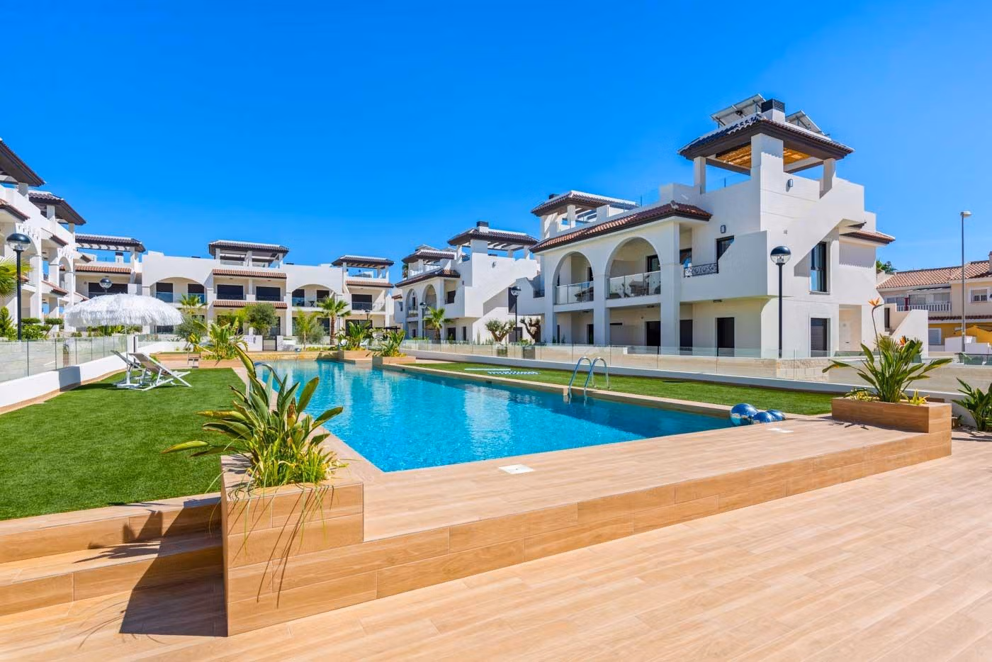 NEW-BUILD-RESIDENTIAL-COMPLEX-IN-ROJALES-8 Licht nieuwbouwpenthouse met solarium te koop in Rojales