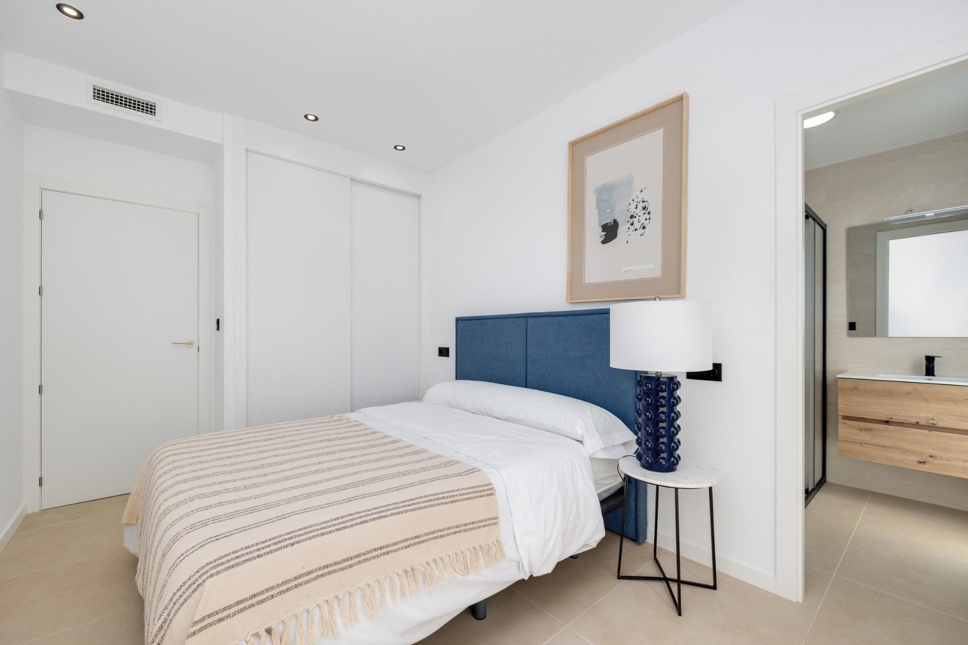 Nieuwbouwvilla met 3 slaapkamers, privézwembad, kelder en solarium te koop in Los Alcázares, Murcia