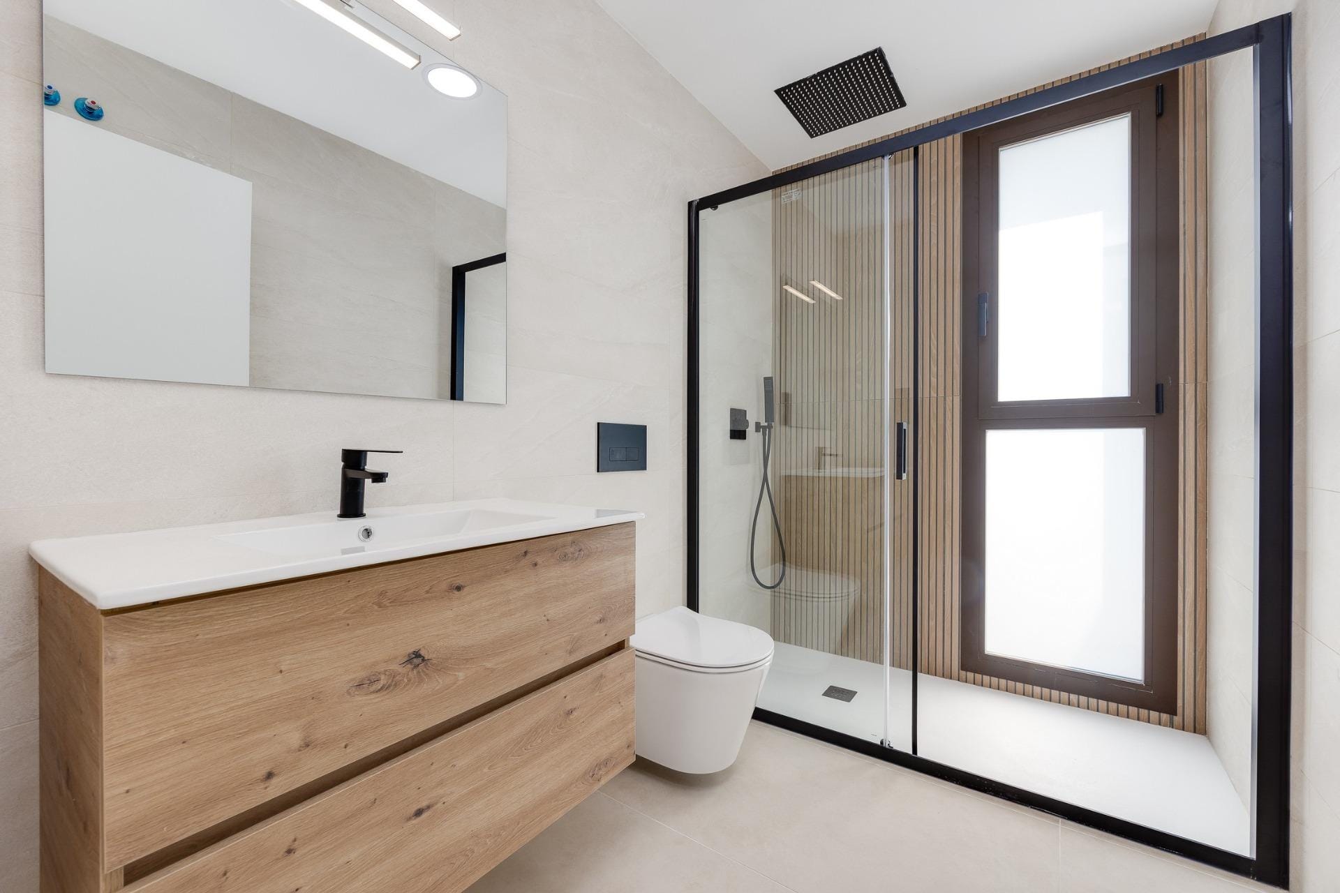 Nieuwbouwvilla met 3 slaapkamers, privézwembad, kelder en solarium te koop in Los Alcázares, Murcia