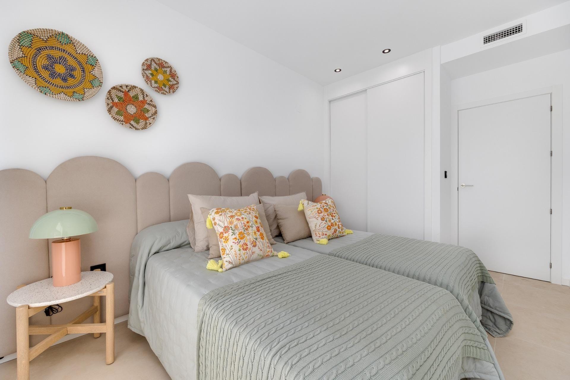 Nieuwbouwvilla met 3 slaapkamers, privézwembad, kelder en solarium te koop in Los Alcázares, Murcia