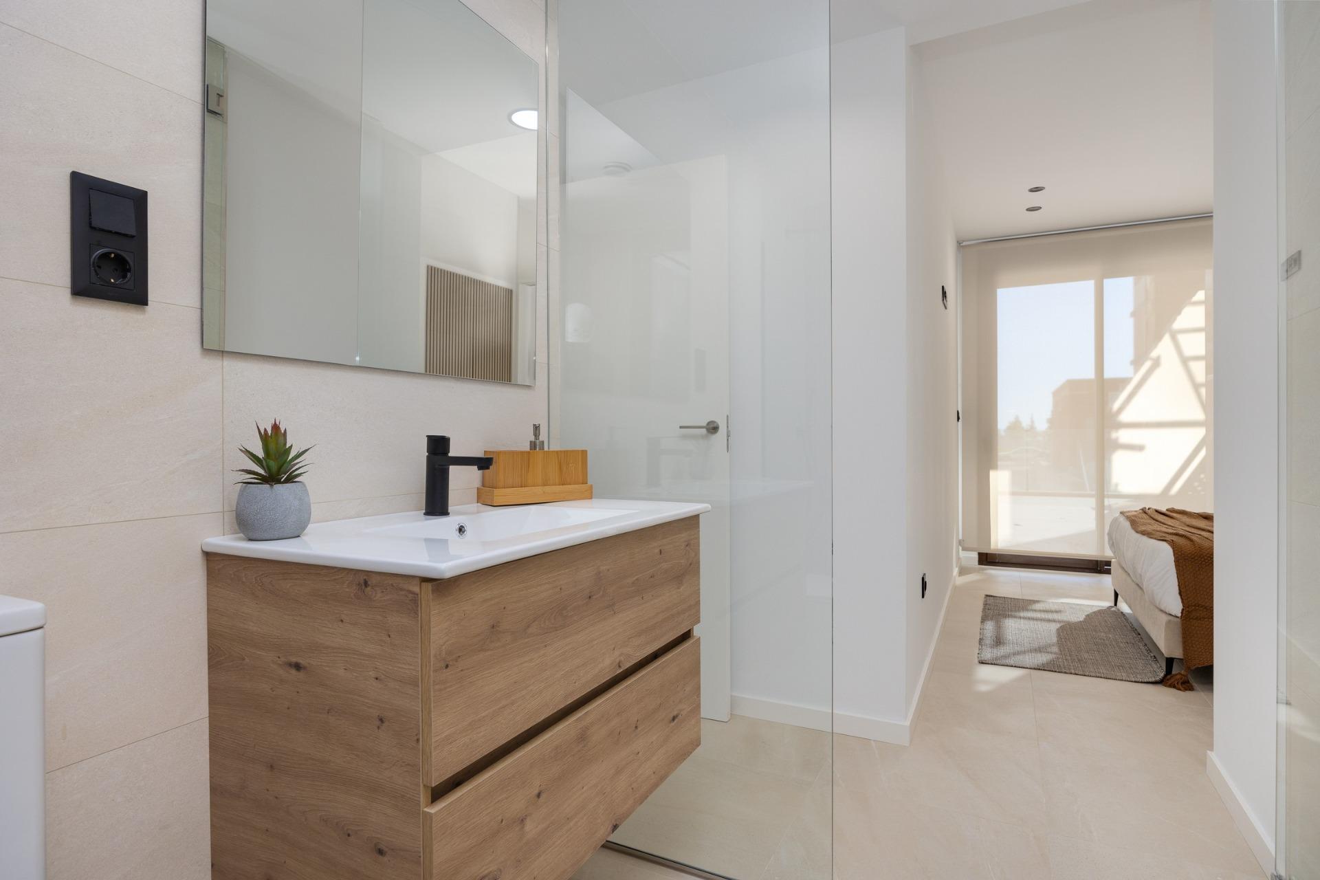 Nowy apartament z 2 sypialniami na pierwszym piętrze z tarasem na sprzedaż przy La Serena Golf w Los Alcázares, Murcja