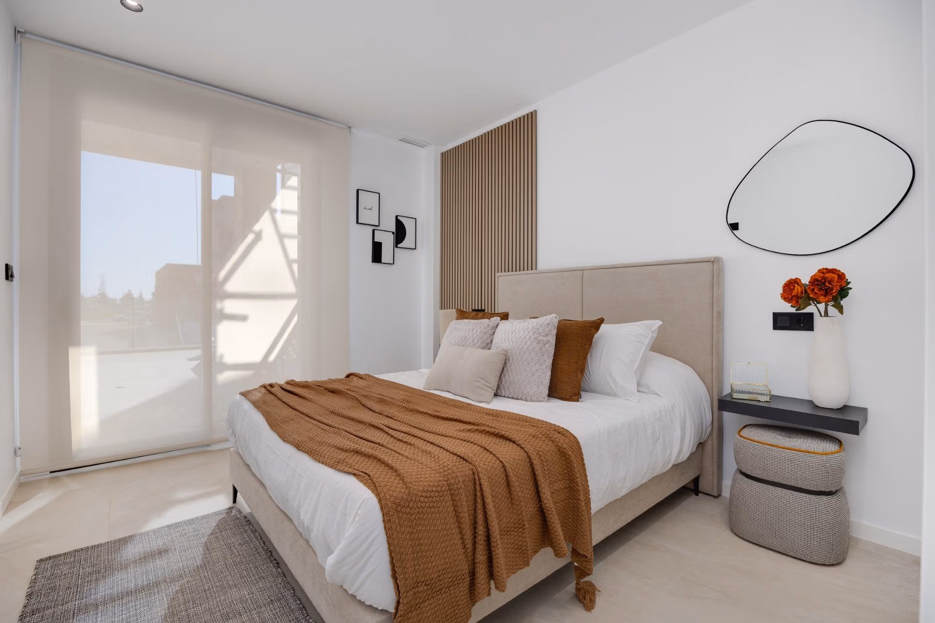 Neubau-Eckwohnung mit 3 Schlafzimmern im ersten Stock und Terrasse zum Verkauf nahe La Serena Golf in Los Alcázares, Murcia