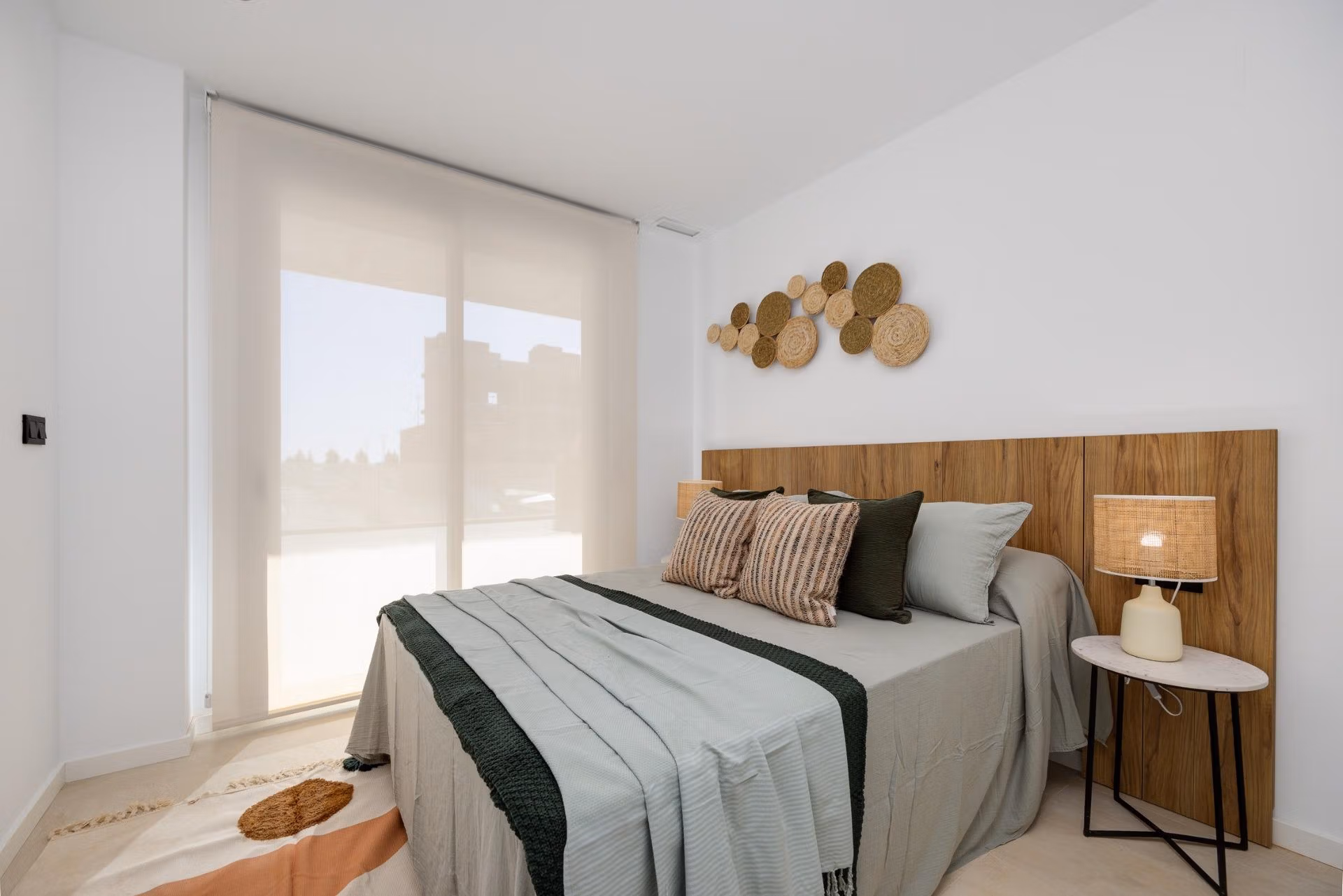 Neubau-Eckwohnung mit 3 Schlafzimmern im ersten Stock und Terrasse zum Verkauf nahe La Serena Golf in Los Alcázares, Murcia