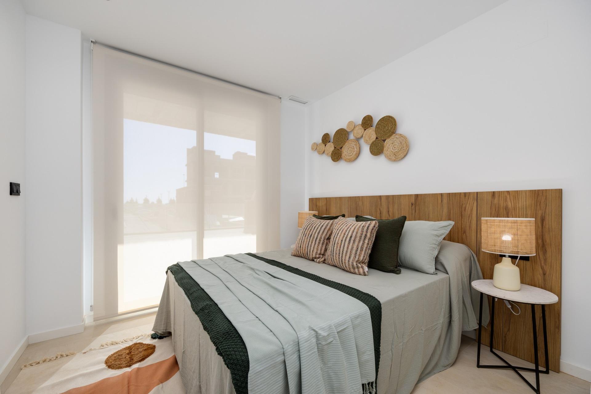 Nowy apartament z 2 sypialniami na pierwszym piętrze z tarasem na sprzedaż przy La Serena Golf w Los Alcázares, Murcja