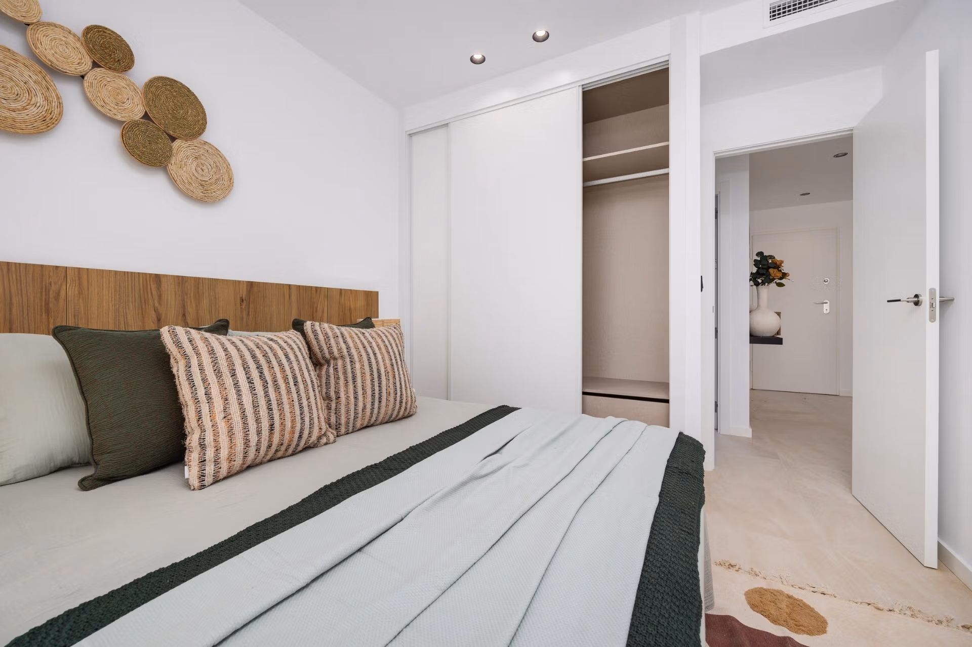 Neubau-Eckwohnung mit 3 Schlafzimmern im ersten Stock und Terrasse zum Verkauf nahe La Serena Golf in Los Alcázares, Murcia