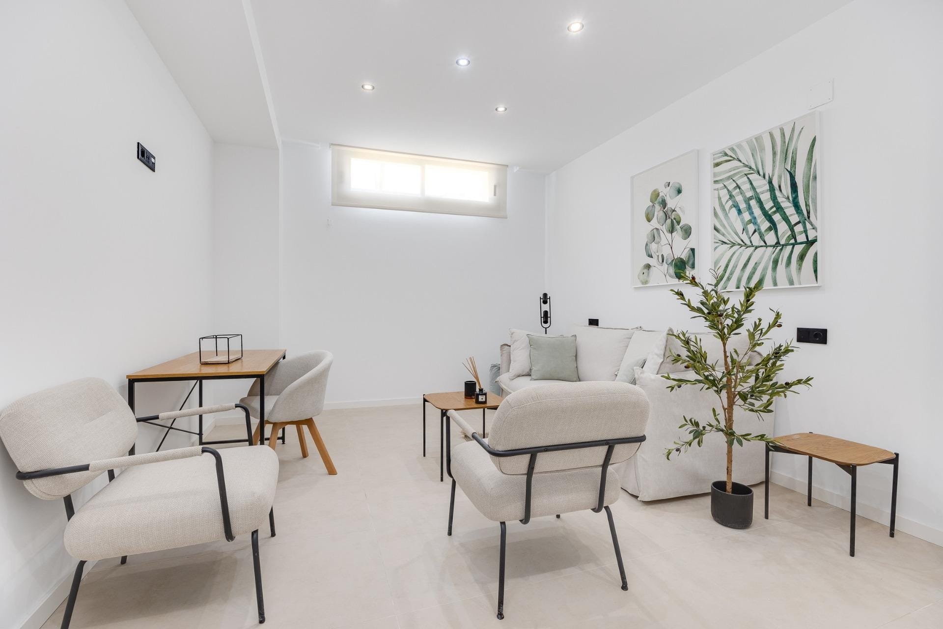 Nieuwbouwvilla met 3 slaapkamers, privézwembad, kelder en solarium te koop in Los Alcázares, Murcia