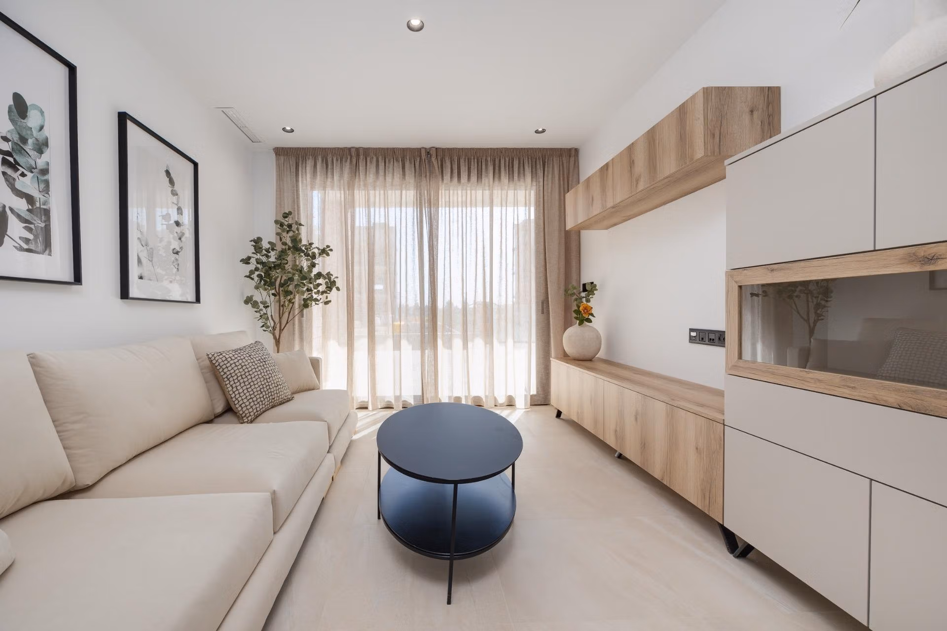 Neubau-Eckwohnung mit 3 Schlafzimmern im ersten Stock und Terrasse zum Verkauf nahe La Serena Golf in Los Alcázares, Murcia