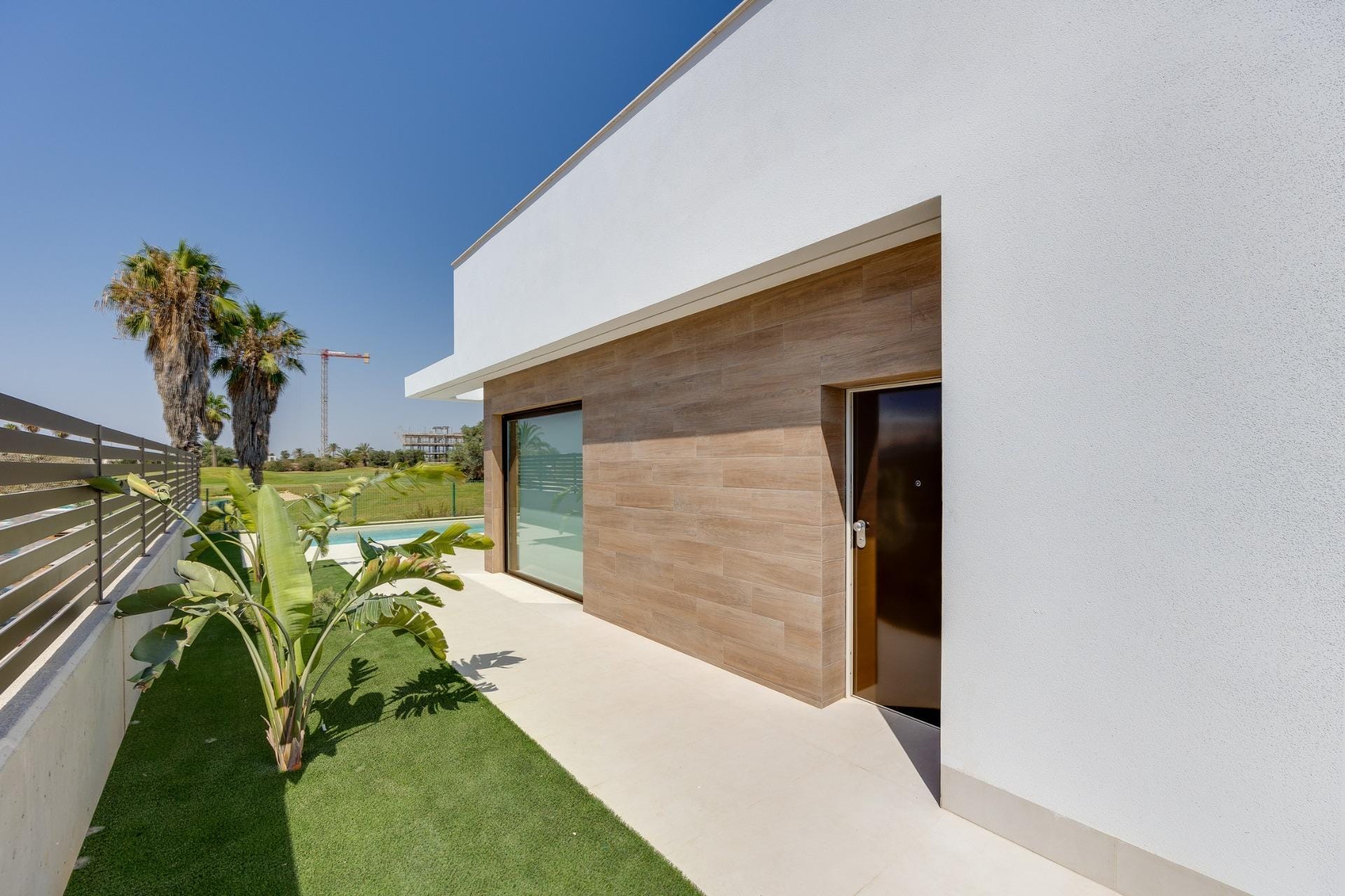 Nieuwbouwvilla met 3 slaapkamers, privézwembad, kelder en solarium te koop in Los Alcázares, Murcia
