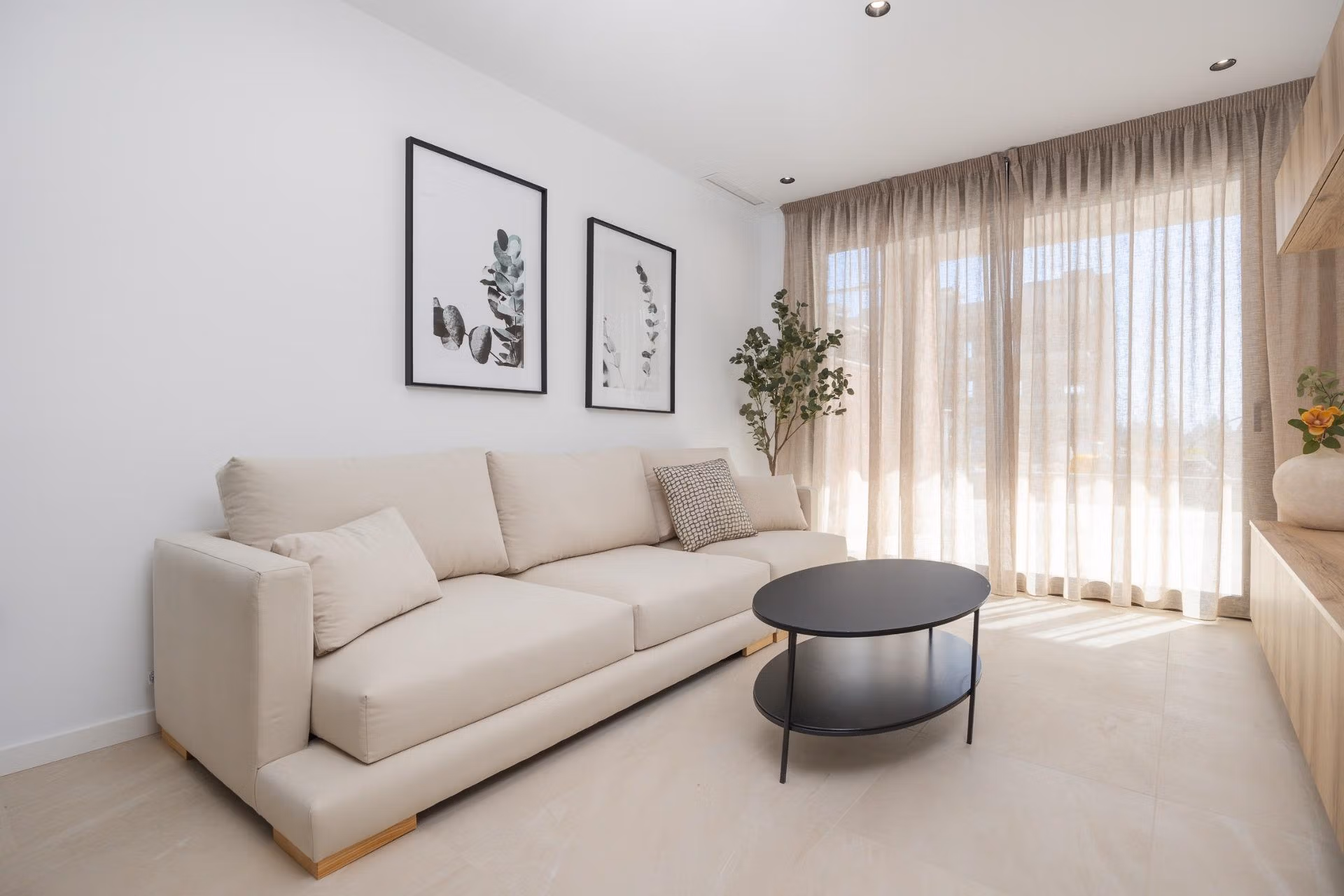 Neubau-Eckwohnung mit 3 Schlafzimmern im ersten Stock und Terrasse zum Verkauf nahe La Serena Golf in Los Alcázares, Murcia