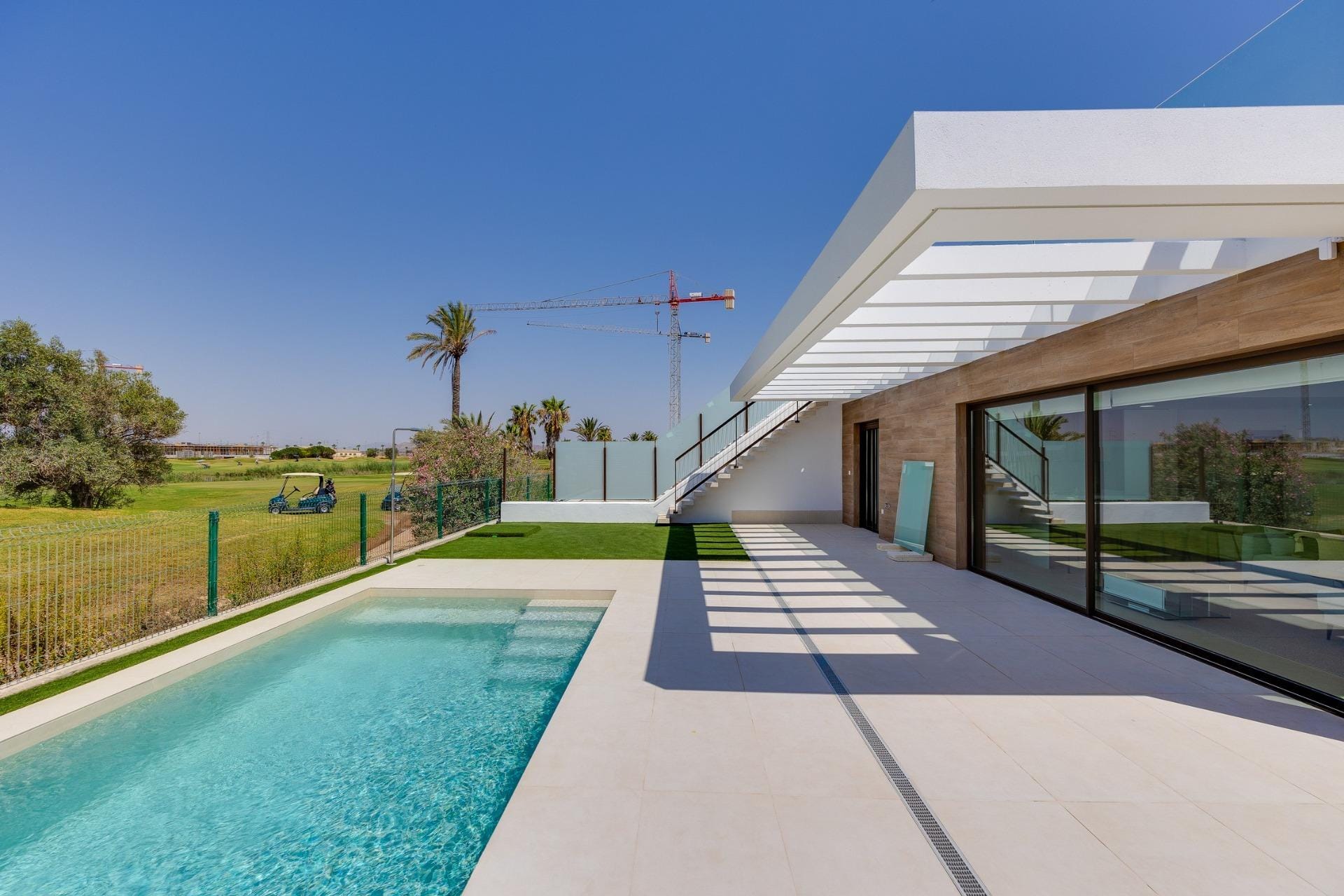 Nieuwbouwvilla met 3 slaapkamers, privézwembad, kelder en solarium te koop in Los Alcázares, Murcia