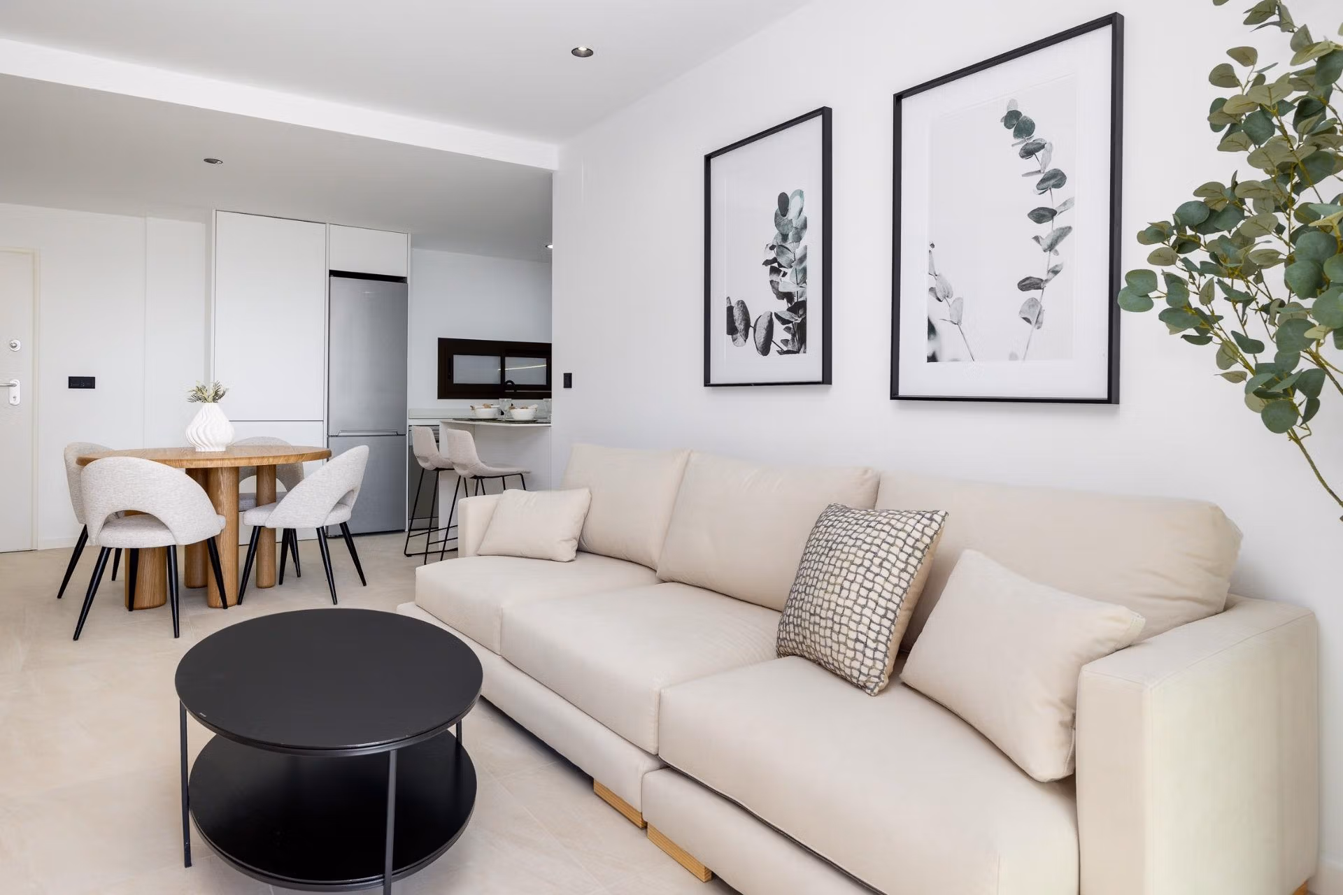 Neubau-Eckwohnung mit 3 Schlafzimmern im ersten Stock und Terrasse zum Verkauf nahe La Serena Golf in Los Alcázares, Murcia