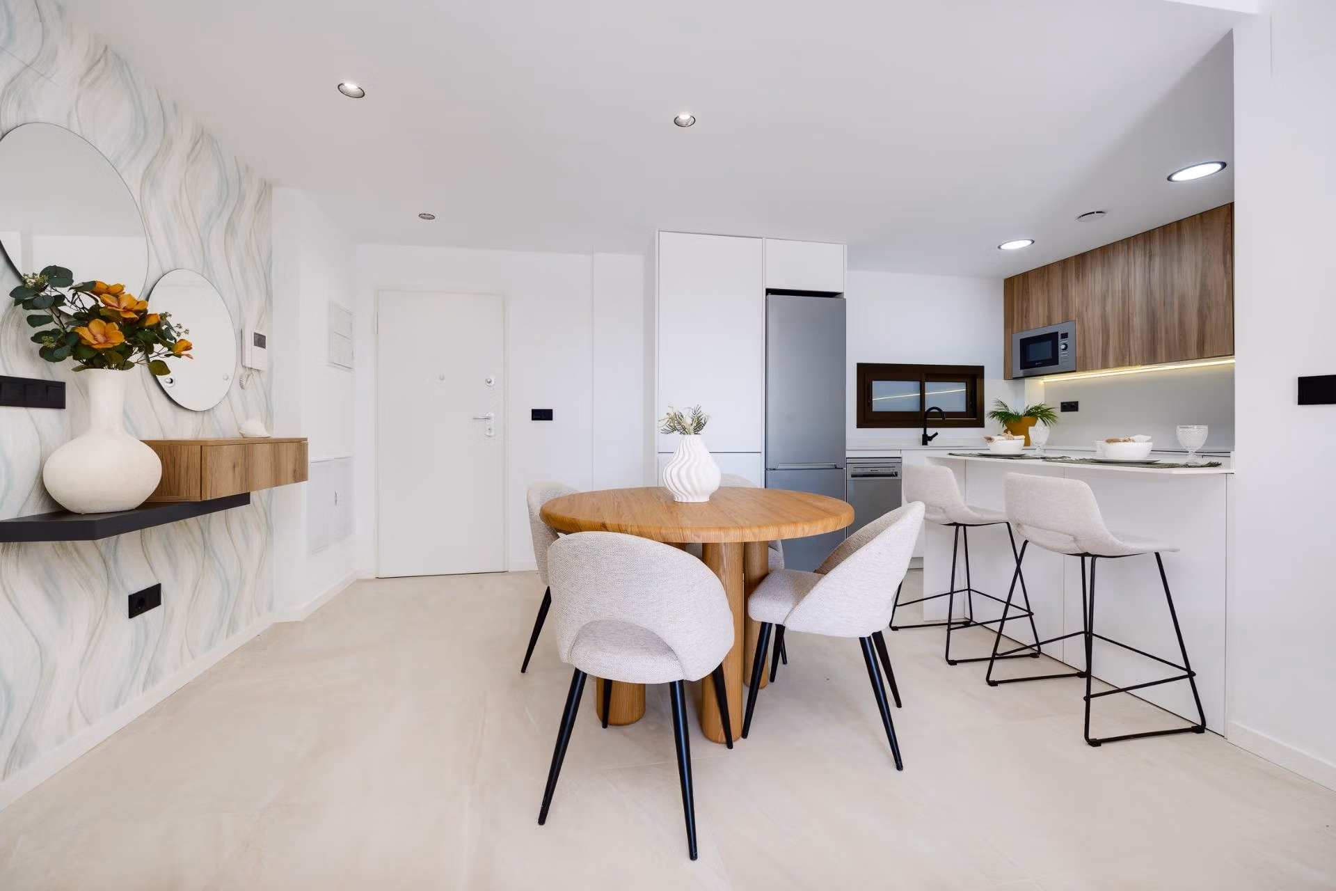 Neubau-Eckwohnung mit 3 Schlafzimmern im ersten Stock und Terrasse zum Verkauf nahe La Serena Golf in Los Alcázares, Murcia