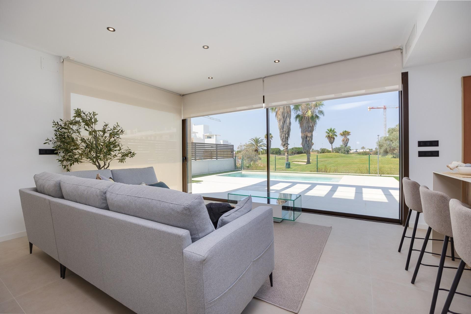 Nieuwbouwvilla met 3 slaapkamers, privézwembad, kelder en solarium te koop in Los Alcázares, Murcia