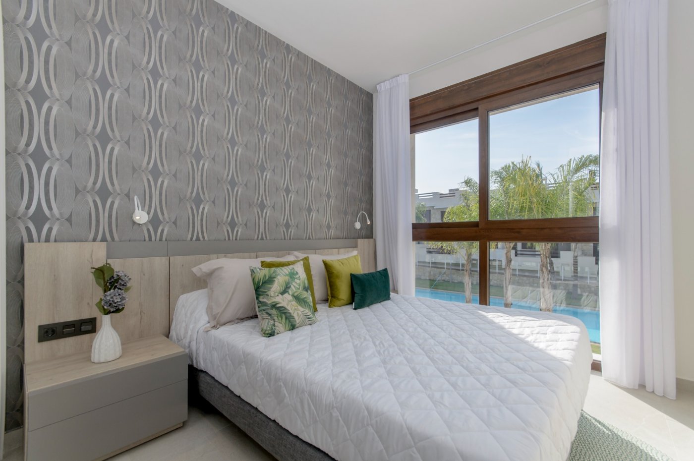 Fully Equipped 2 bedroom Penthouse Apartment with Solarium and Salt Lake Views in Los Balcones, Torrevieja