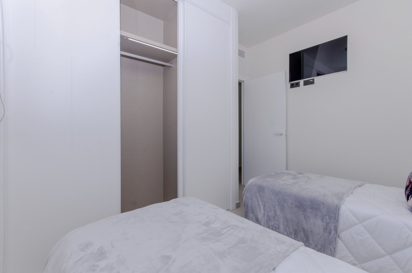 Fully Equipped 2 bedroom Penthouse Apartment with Solarium and Salt Lake Views in Los Balcones, Torrevieja