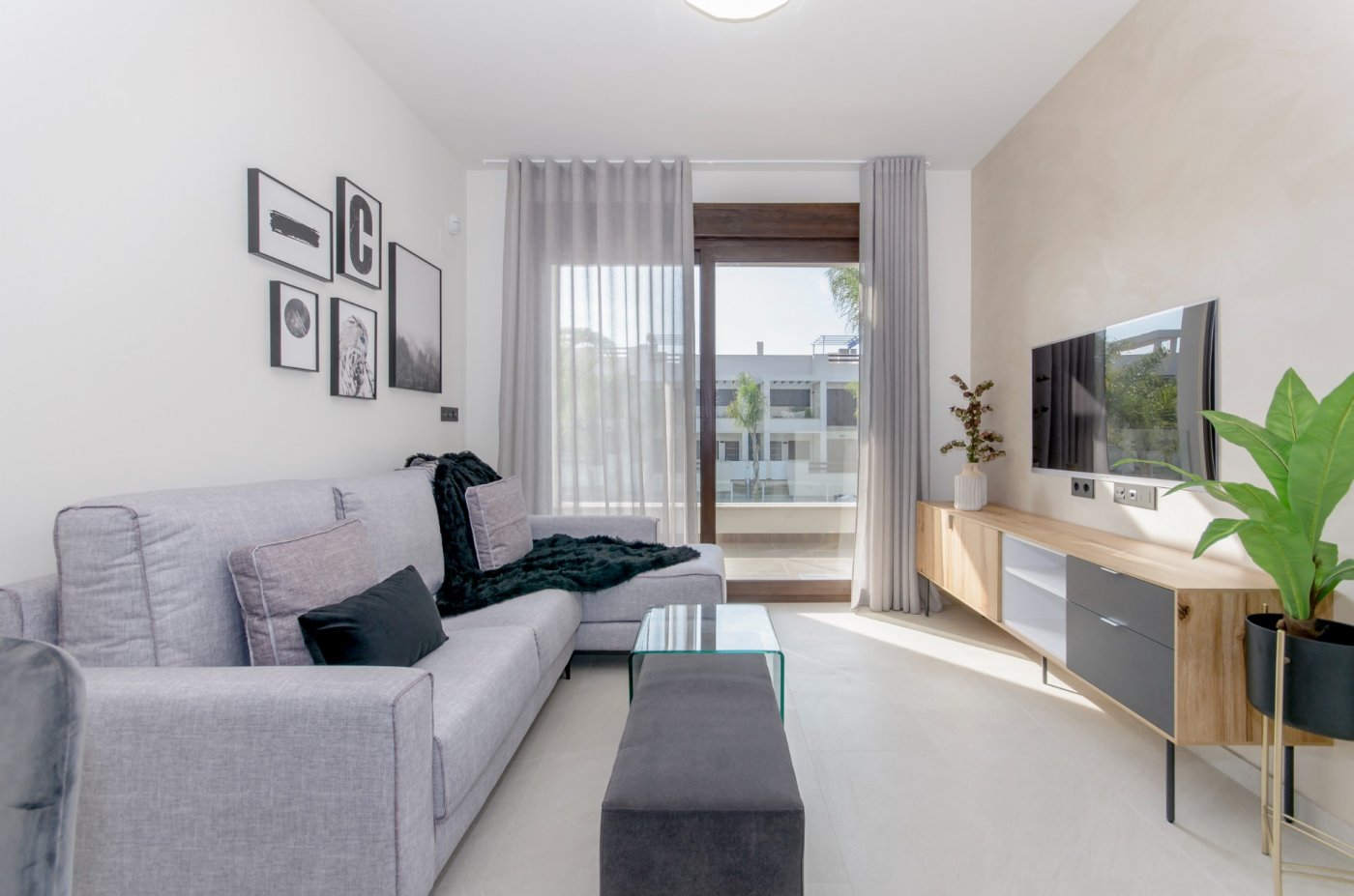 Fully Equipped 2 bedroom Penthouse Apartment with Solarium and Salt Lake Views in Los Balcones, Torrevieja