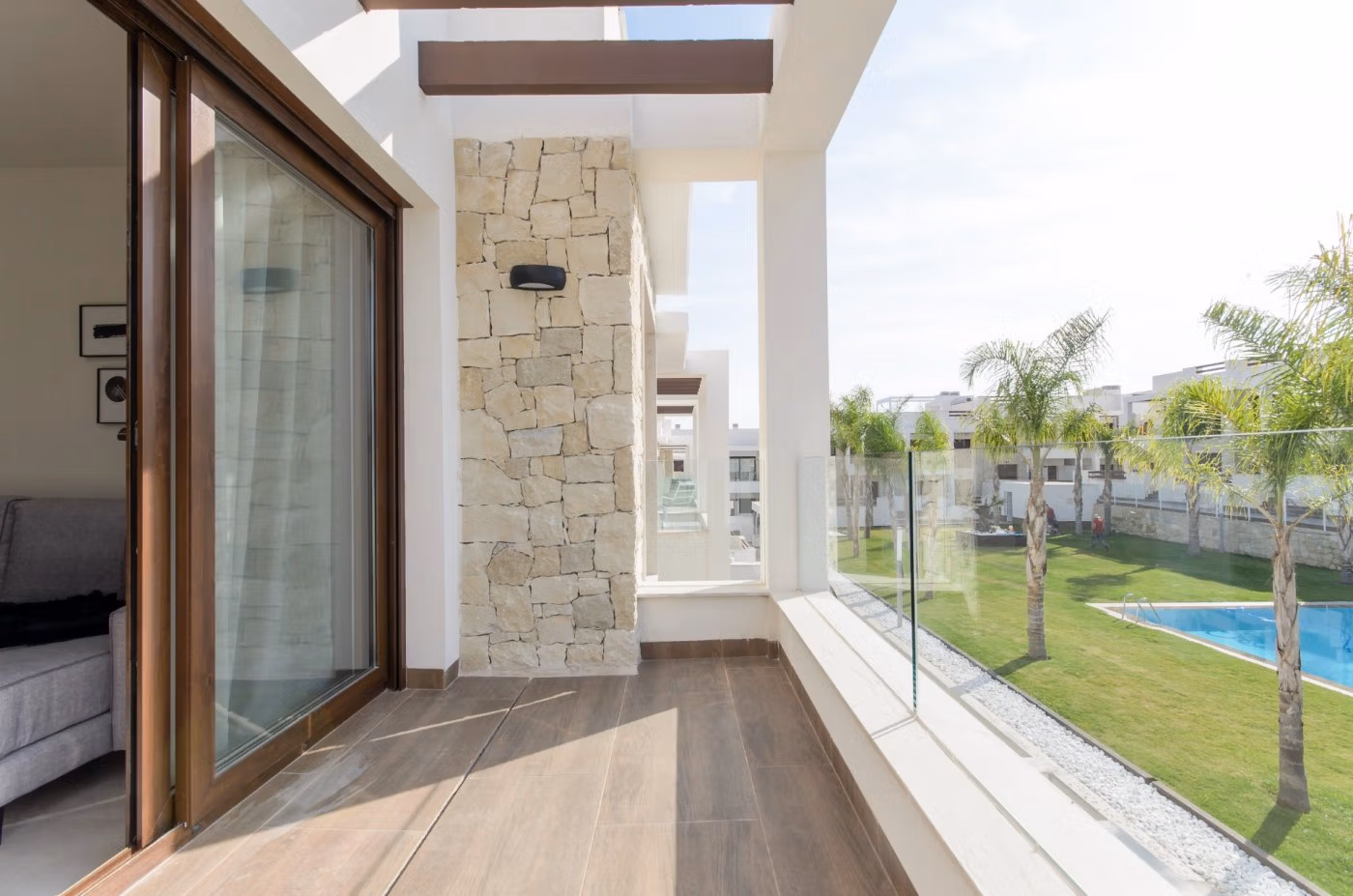 NEW-BUILD-RESIDENTIAL-OF-BUNGALOW-APARTMENTS-IN-LOS-BALCONES-TORREVIEJA-21 Полностью оборудованный пентхаус с 2 спальнями, солярием и видами на солёное озеро в Los Balcones, Torrevieja