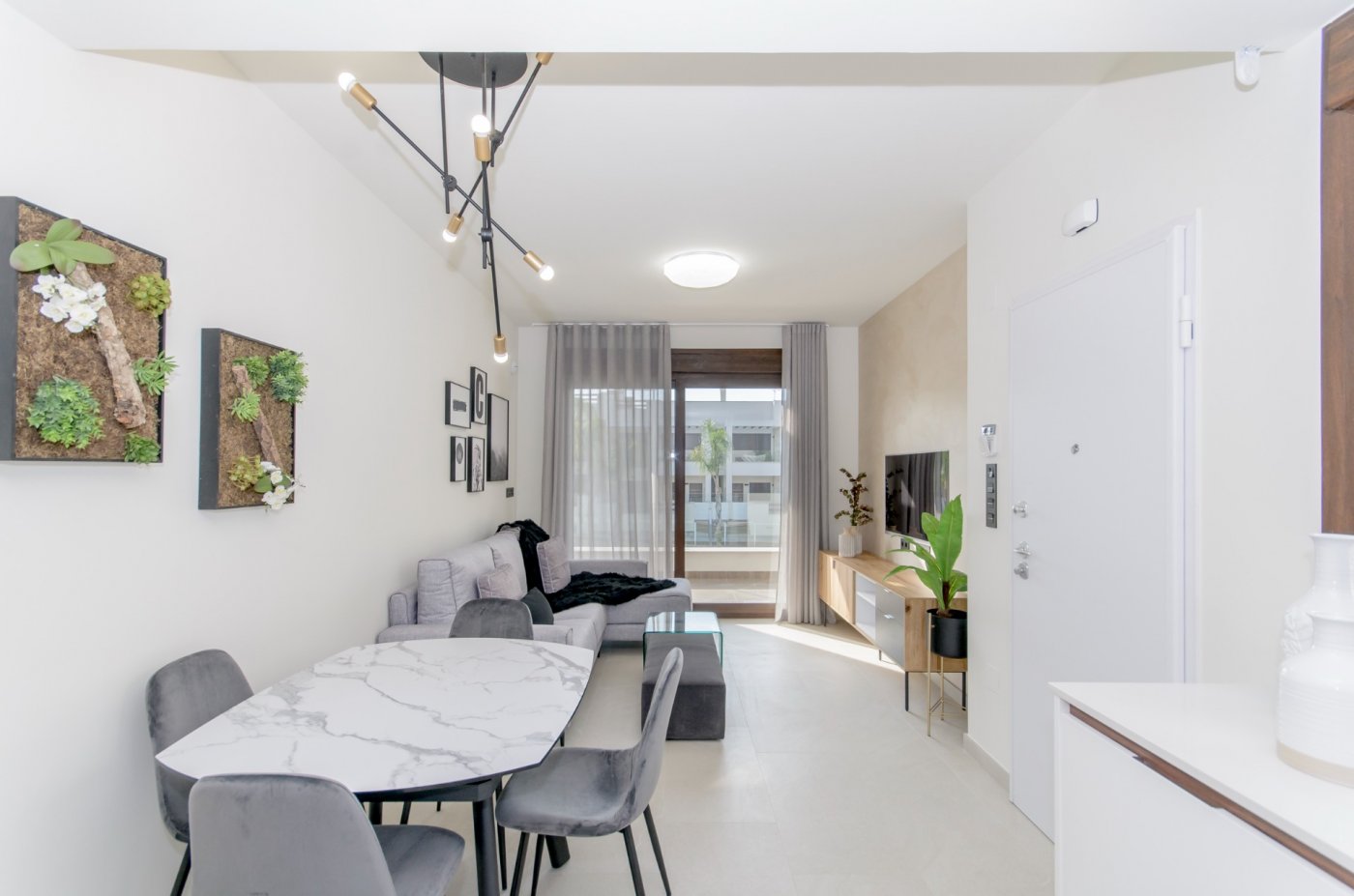 Fully Equipped 2 bedroom Penthouse Apartment with Solarium and Salt Lake Views in Los Balcones, Torrevieja