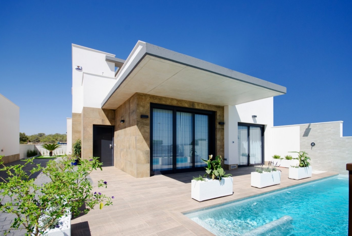 NEW BUILD RESIDENTIAL OF VILLAS IN SAN MIGUEL DE SALINAS in Cerro Del Sol